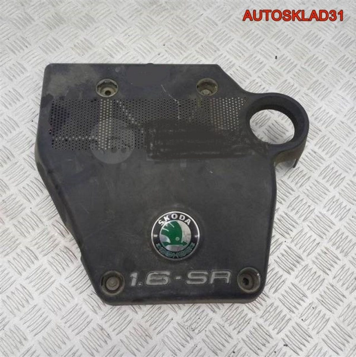Декоративная крышка двигателя Skoda Octavia A4 06A103925AB - АвтоСклад31.рф - авторазборка контрактные б/у запчасти в г. Белгород