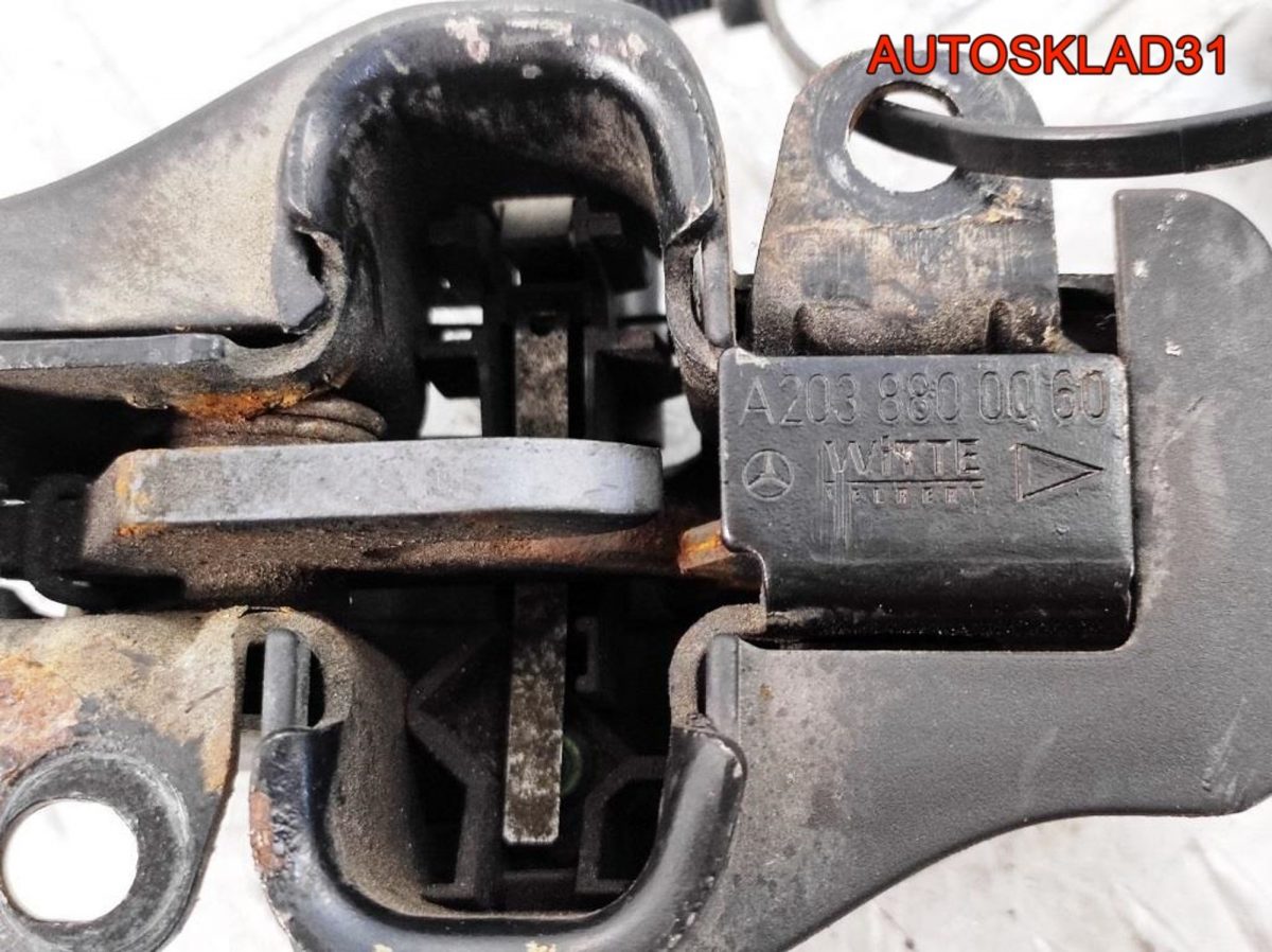 Замок капота Mercedes-Benz W203 A2038800060 - АвтоСклад31.рф - авторазборка контрактные б/у запчасти в г. Белгород
