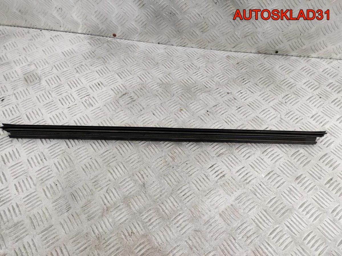 Накладка стекла заднего правого Mercedes W211 A2116900680 - АвтоСклад31.рф - авторазборка контрактные б/у запчасти в г. Белгород
