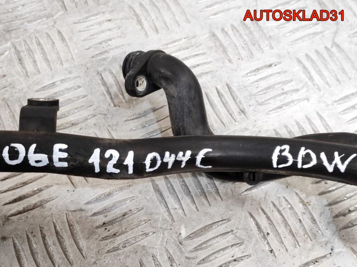 Патрубок системы охлаждения Audi A6 C6 2,4 BDW 06E121044C - АвтоСклад31.рф - авторазборка контрактные б/у запчасти в г. Белгород