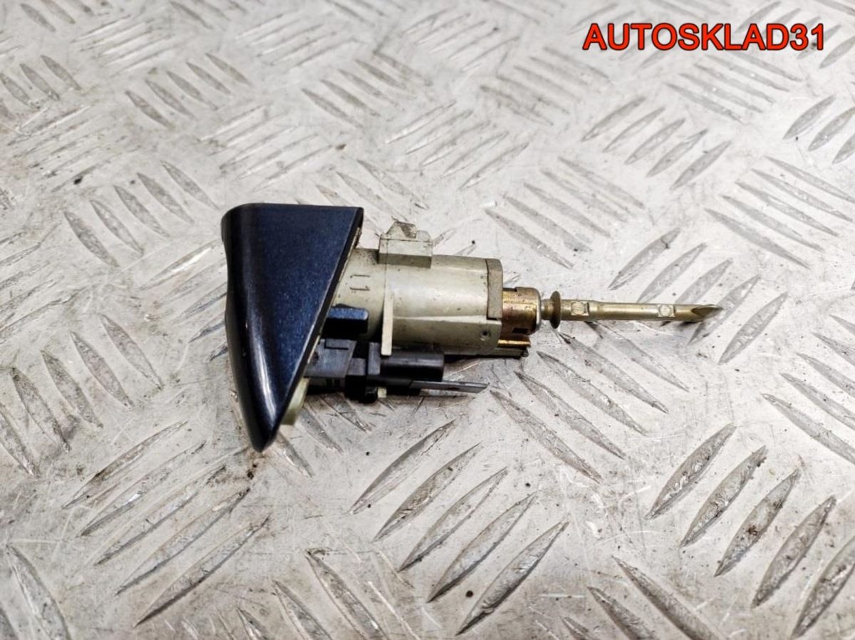 Вставка замка двери левая Mercedes W211 A2037602377 - АвтоСклад31.рф - авторазборка контрактные б/у запчасти в г. Белгород