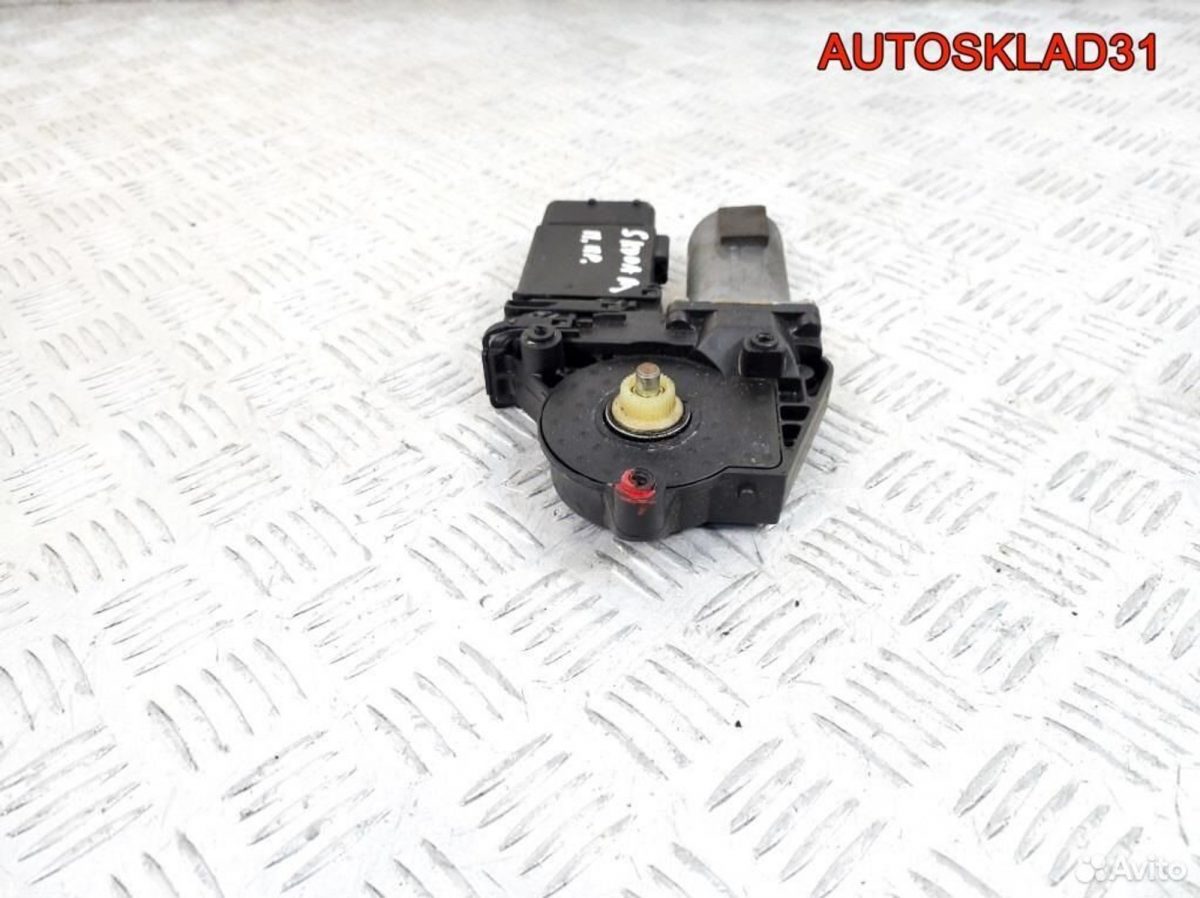 Моторчик стеклоподъемника Skoda Octavia 1U4959802D - АвтоСклад31.рф - авторазборка контрактные б/у запчасти в г. Белгород