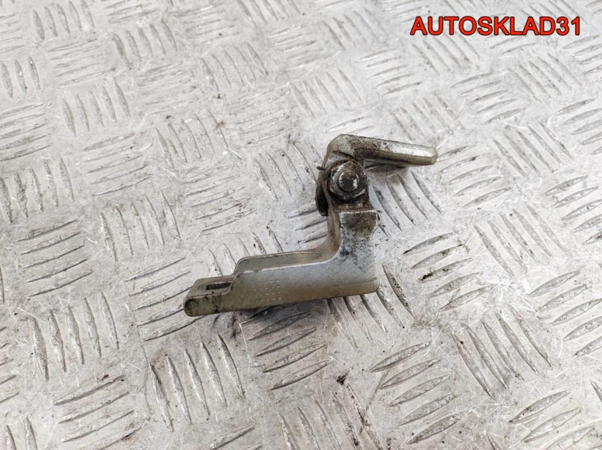 Петля двери передней левой нижняя Opel Corsa D 13180569 - АвтоСклад31.рф - авторазборка контрактные б/у запчасти в г. Белгород
