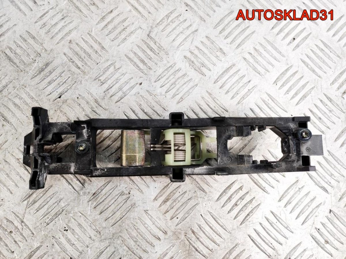 Кронштейн ручки задней левой Mercedes W211 A2037600334 - АвтоСклад31.рф - авторазборка контрактные б/у запчасти в г. Белгород
