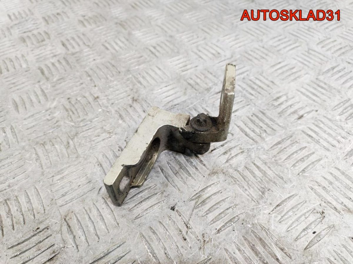 Петля двери передней левой нижняя Opel Corsa D 13180569 - АвтоСклад31.рф - авторазборка контрактные б/у запчасти в г. Белгород