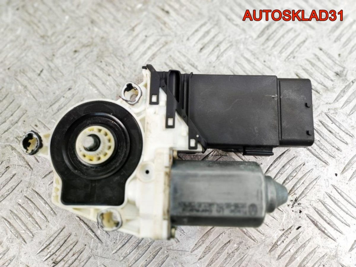Моторчик стеклоподъёмника передний правый VW Golf 4 1J1959802D - АвтоСклад31.рф - авторазборка контрактные б/у запчасти в г. Белгород