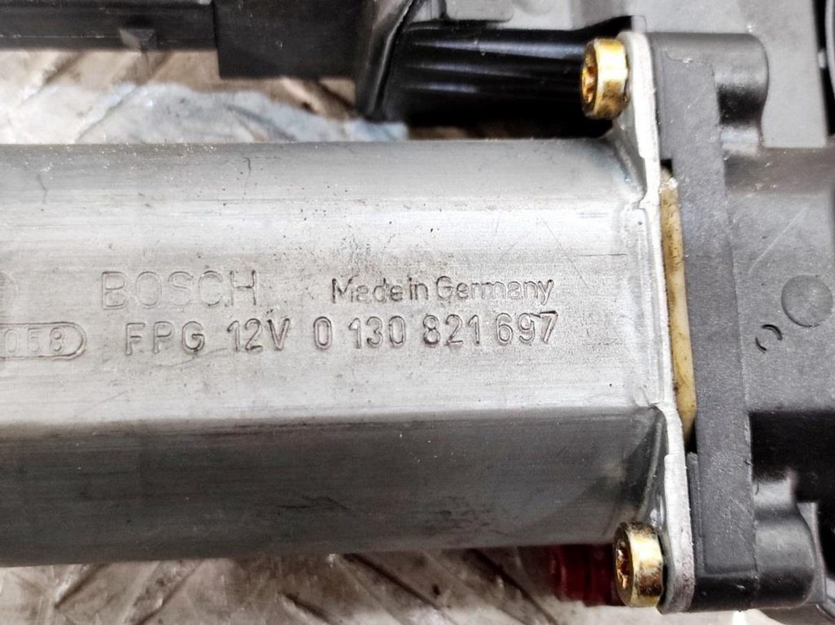 Моторчик стеклоподъемника задний левый VW Passat B5 3B9839751CA - АвтоСклад31.рф - авторазборка контрактные б/у запчасти в г. Белгород