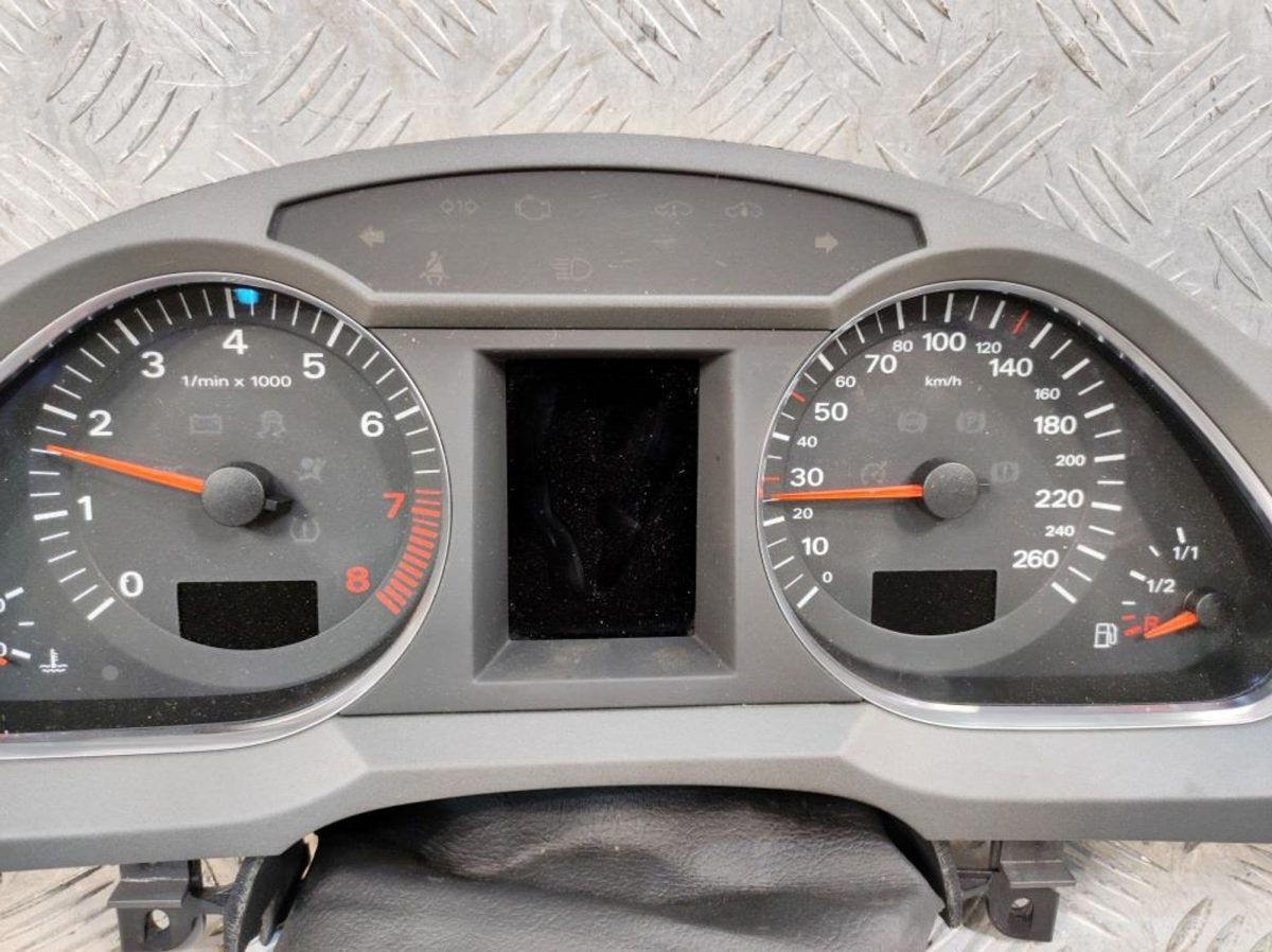 Панель приборов Audi A6 C6 Бензин 4F0920900M - АвтоСклад31.рф - авторазборка контрактные б/у запчасти в г. Белгород