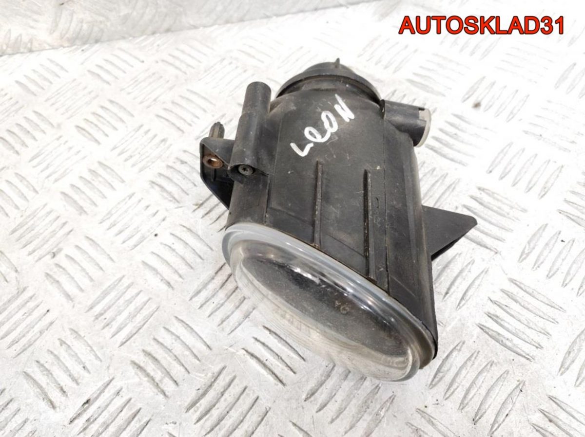 Фара противотуманная левая Seat Leon 1M1 1M0941701 - АвтоСклад31.рф - авторазборка контрактные б/у запчасти в г. Белгород