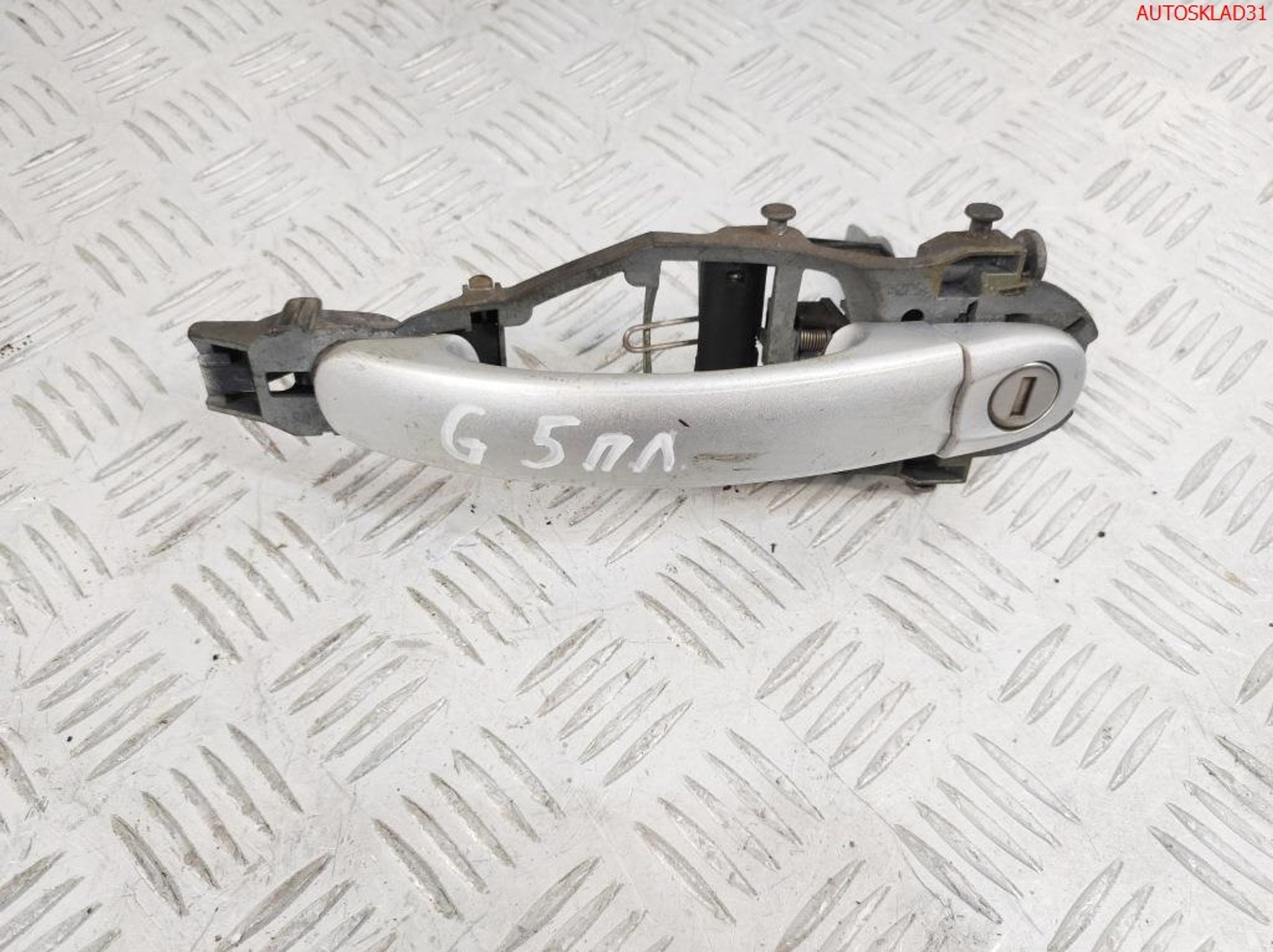 Ручка двери передняя левая VW Golf 5 1K0837885A - АвтоСклад31.рф - авторазборка контрактные б/у запчасти в г. Белгород Ручка двери передняя левая VW Golf 5 1K0837885A - АвтоСклад31.рф - авторазборка контрактные б/у запчасти в г. Белгород