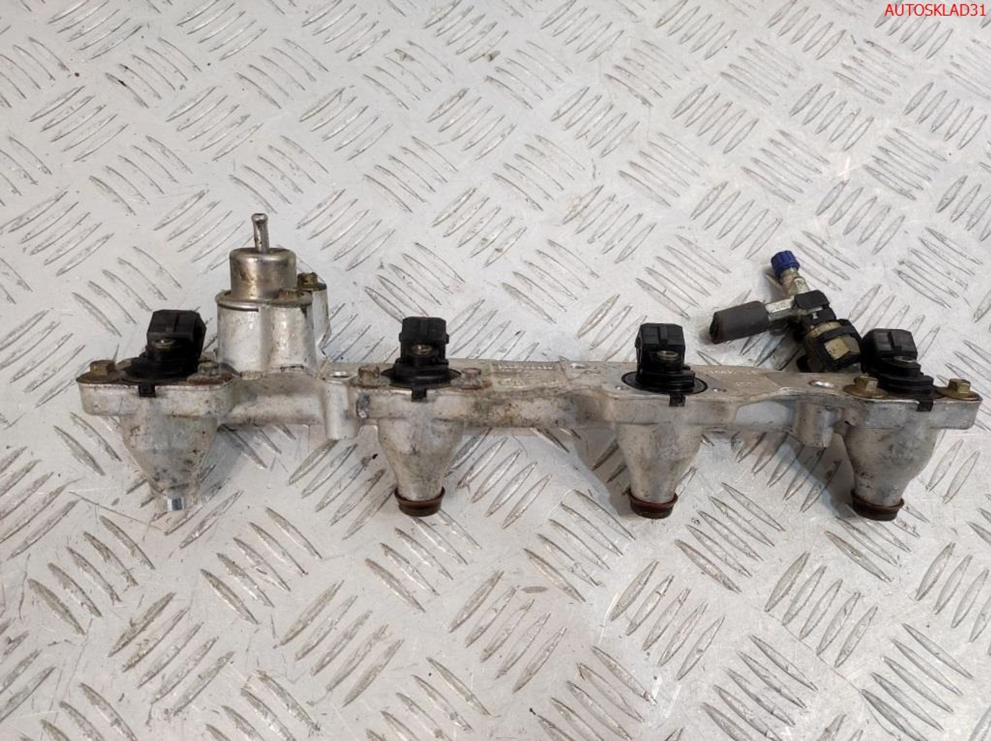 Рейка топливная Ford Mondeo 1 1,8 Бензин 938F9D280CA - АвтоСклад31.рф - авторазборка контрактные б/у запчасти в г. Белгород Рейка топливная Ford Mondeo 1 1,8 Бензин 938F9D280CA - АвтоСклад31.рф - авторазборка контрактные б/у запчасти в г. Белгород