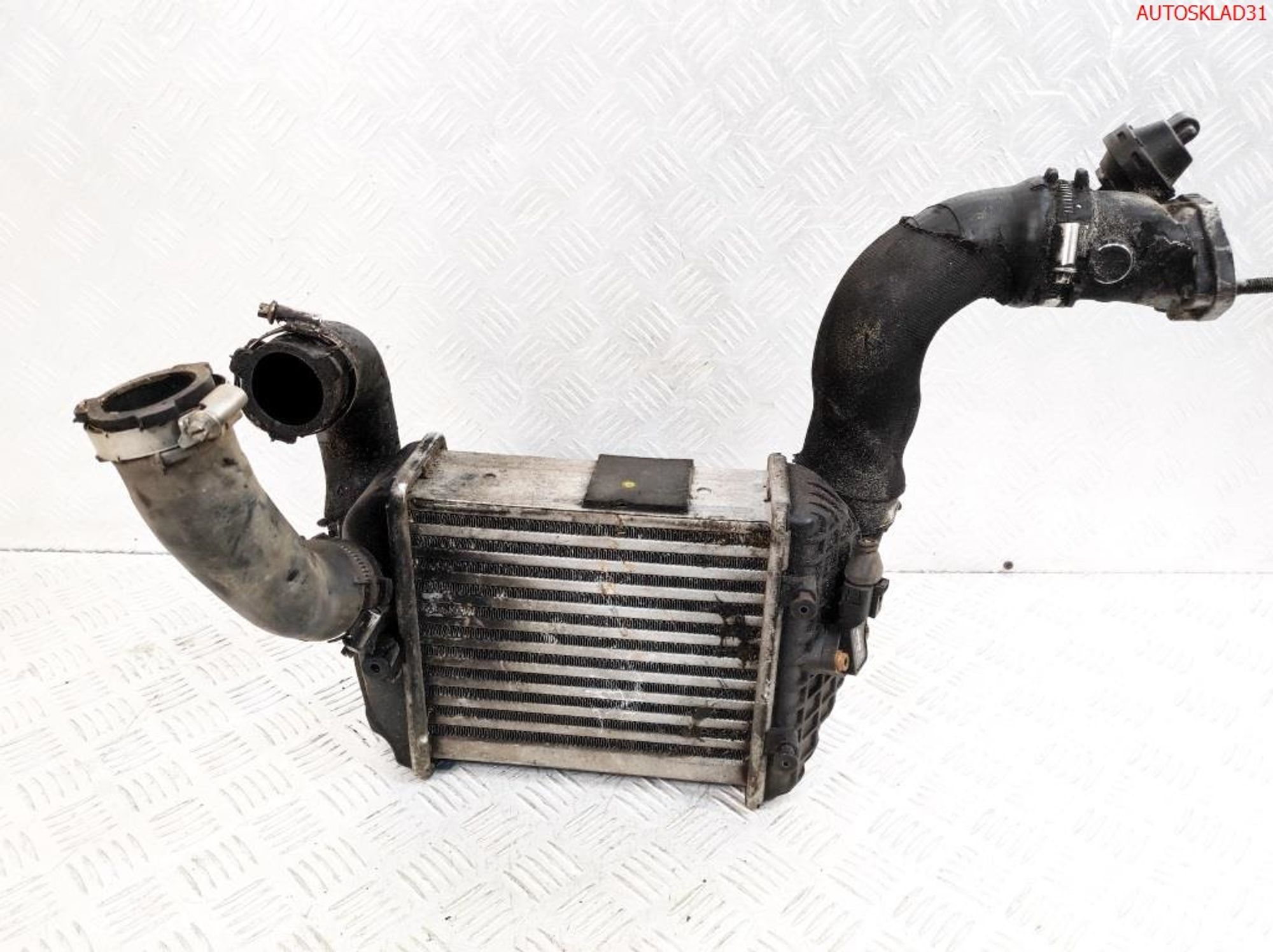 Интеркулер левый Audi A4 B6 2,5 Дизель 8E0145805P - АвтоСклад31.рф - авторазборка контрактные б/у запчасти в г. Белгород Интеркулер левый Audi A4 B6 2,5 Дизель 8E0145805P - АвтоСклад31.рф - авторазборка контрактные б/у запчасти в г. Белгород