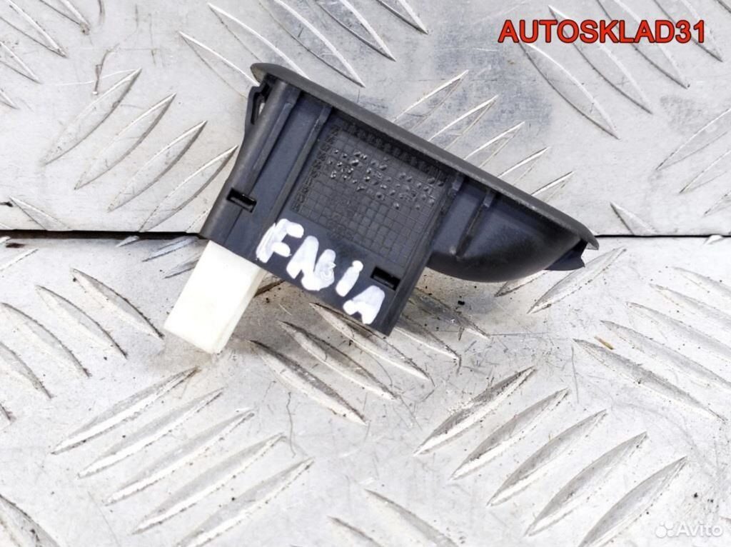 Кнопка стеклоподъемника Skoda Fabia 5j0959855 - АвтоСклад31.рф - авторазборка контрактные б/у запчасти в г. Белгород Кнопка стеклоподъемника Skoda Fabia 5j0959855 - АвтоСклад31.рф - авторазборка контрактные б/у запчасти в г. Белгород