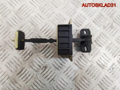 Ограничитель двери передней правой Mercedes W203 - АвтоСклад31.рф - авторазборка контрактные б/у запчасти в г. Белгород