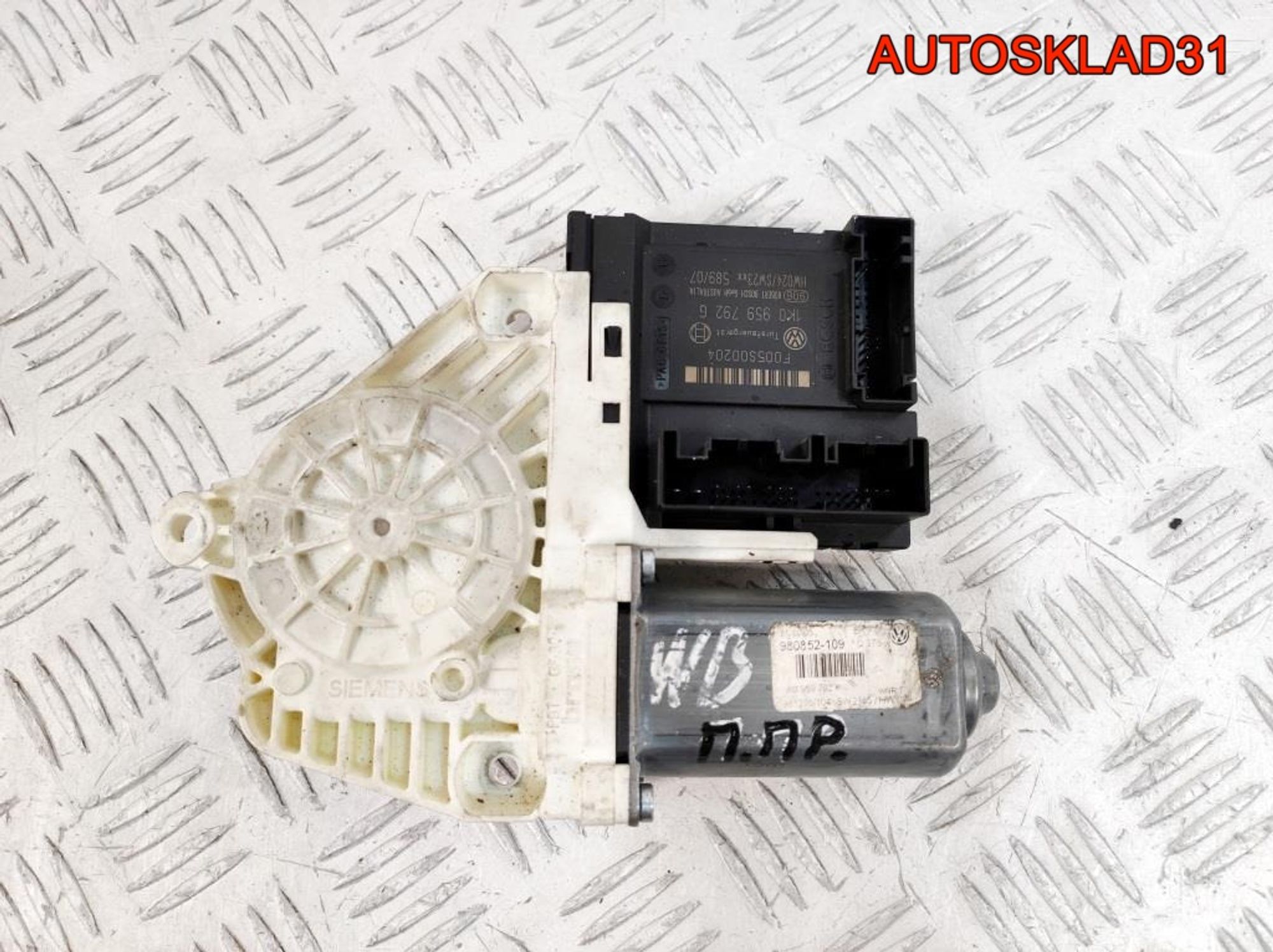 Мотор стеклоподъемника передний правый VW Passat B6 1K0959792G - АвтоСклад31.рф - авторазборка контрактные б/у запчасти в г. Белгород Мотор стеклоподъемника передний правый VW Passat B6 1K0959792G - АвтоСклад31.рф - авторазборка контрактные б/у запчасти в г. Белгород