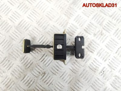 Ограничитель двери передней правой Mercedes W203 - АвтоСклад31.рф - авторазборка контрактные б/у запчасти в г. Белгород