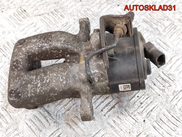 Коллектор выпускной VW Golf 4 1,6 BFQ 06A253033P - АвтоСклад31.рф - авторазборка контрактные б/у запчасти в г. Белгород