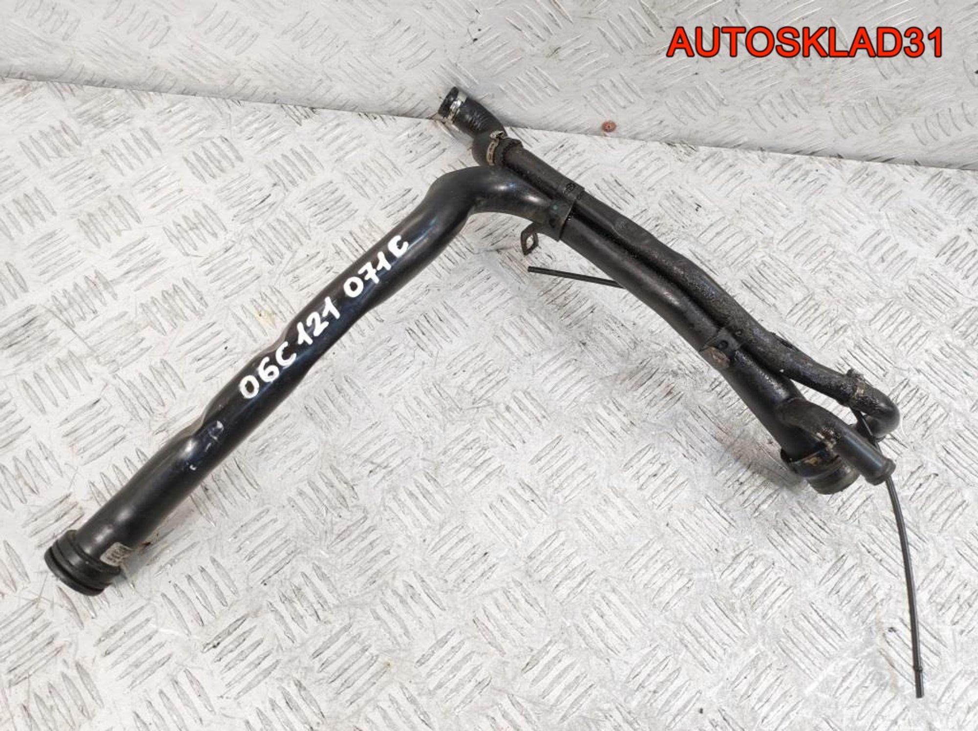 Трубка охлаждающей жидкости Audi A6 C5 3,0 BBJ 06C121071C - АвтоСклад31.рф - авторазборка контрактные б/у запчасти в г. Белгород Трубка охлаждающей жидкости Audi A6 C5 3,0 BBJ 06C121071C - АвтоСклад31.рф - авторазборка контрактные б/у запчасти в г. Белгород