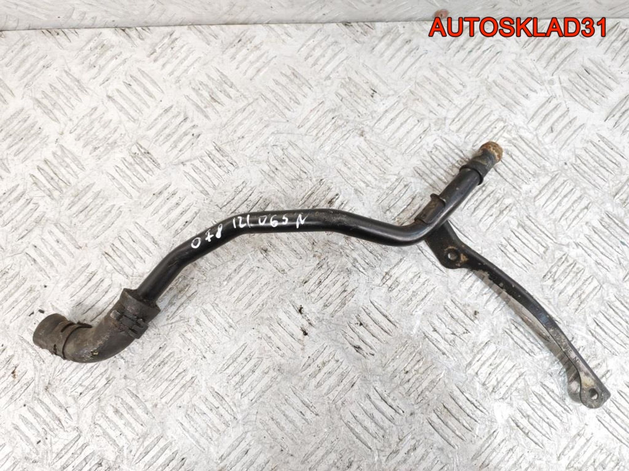 Трубка охлаждения Audi A4 B6 2,4 BDV 078121065N - АвтоСклад31.рф - авторазборка контрактные б/у запчасти в г. Белгород Трубка охлаждения Audi A4 B6 2,4 BDV 078121065N - АвтоСклад31.рф - авторазборка контрактные б/у запчасти в г. Белгород