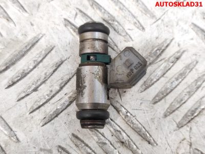 Форсунка топливная Skoda Octavia A4 1,6 AEE 032031A Цена за ОДНУ форсунку - АвтоСклад31.рф - авторазборка контрактные б/у запчасти в г. Белгород