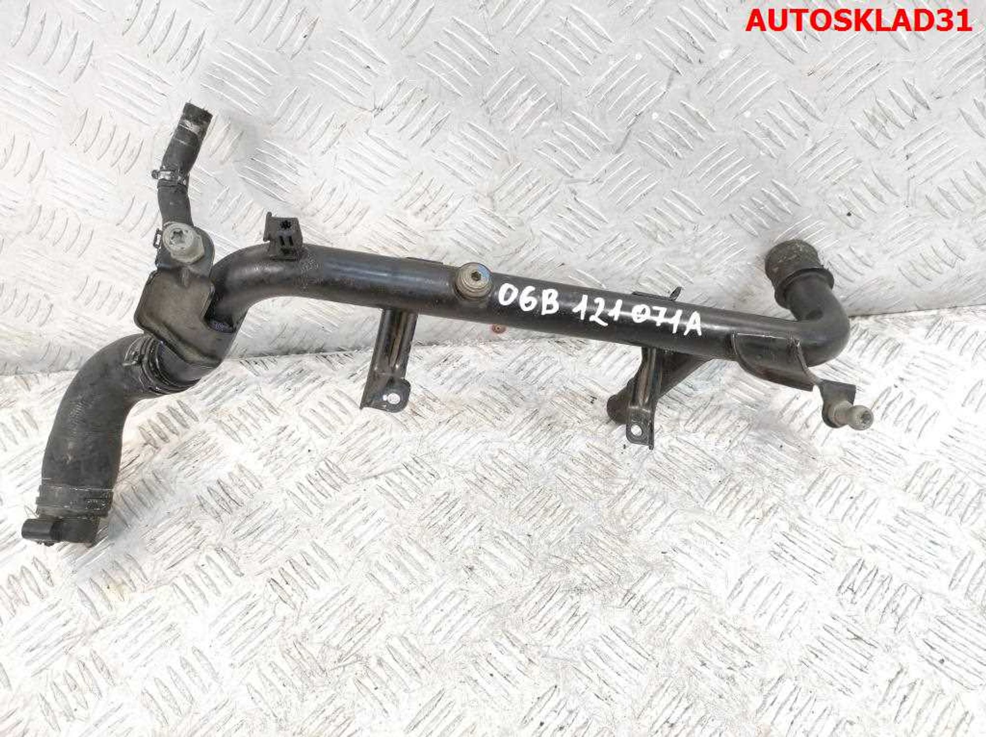 Трубка охлаждающей жидкости Audi A4 B6 2,0 ALT Бензин 06B121071A - АвтоСклад31.рф - авторазборка контрактные б/у запчасти в г. Белгород Трубка охлаждающей жидкости Audi A4 B6 2,0 ALT Бензин 06B121071A - АвтоСклад31.рф - авторазборка контрактные б/у запчасти в г. Белгород