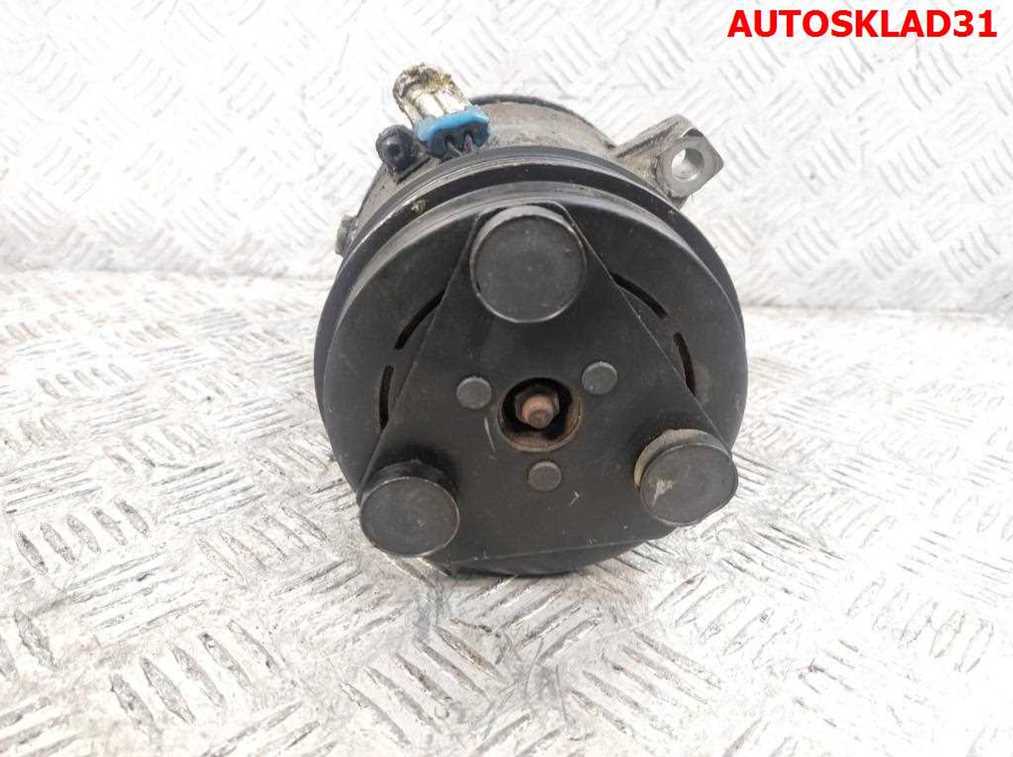 Компрессор кондиционера Opel Omega B 2,2 Y22XE Бензин 1135307 - АвтоСклад31.рф - авторазборка контрактные б/у запчасти в г. Белгород Компрессор кондиционера Opel Omega B 2,2 Y22XE Бензин 1135307 - АвтоСклад31.рф - авторазборка контрактные б/у запчасти в г. Белгород