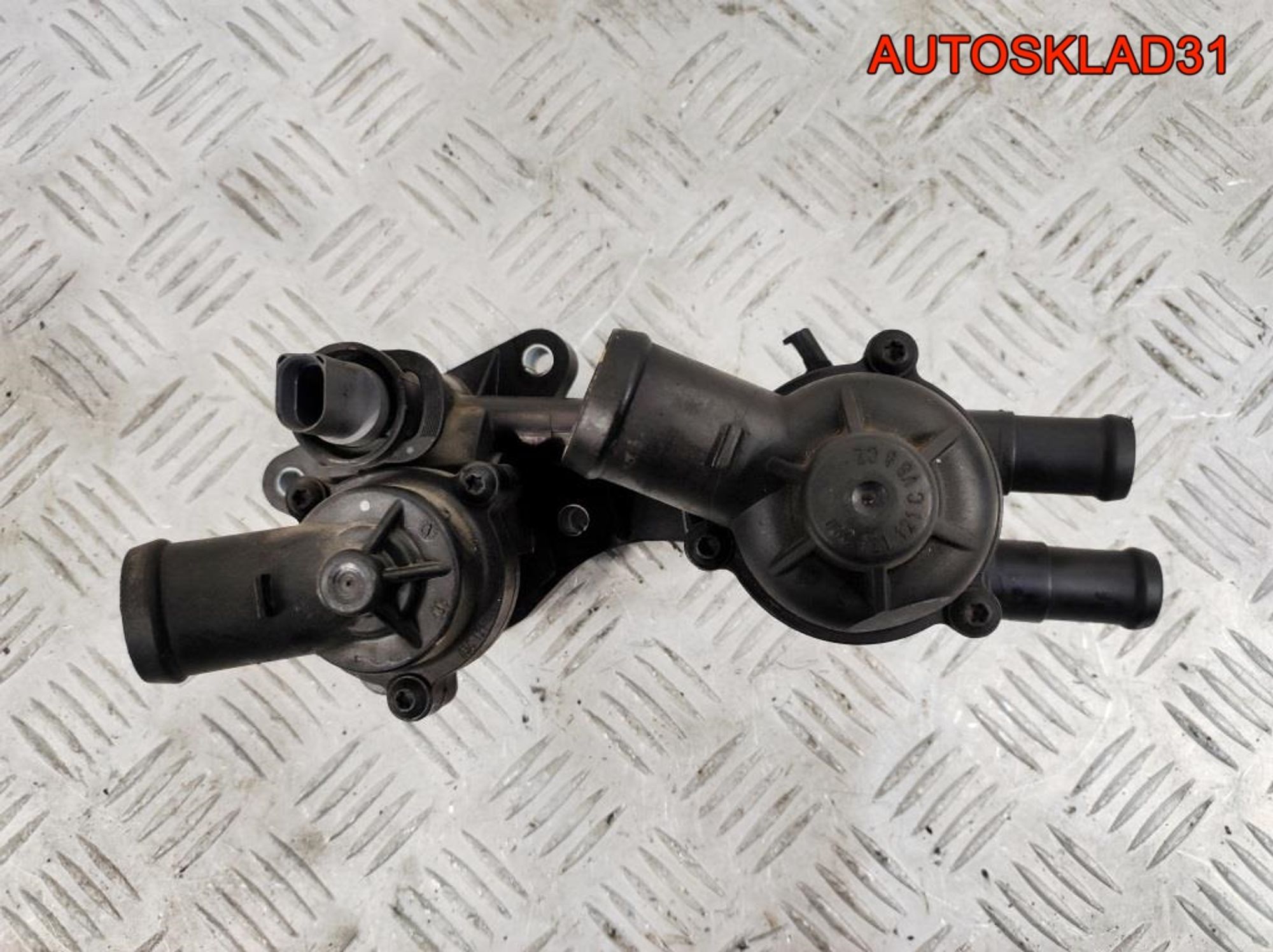 Корпус термостата VW Golf 5 1,6 BLP 03C121111H - АвтоСклад31.рф - авторазборка контрактные б/у запчасти в г. Белгород Корпус термостата VW Golf 5 1,6 BLP 03C121111H - АвтоСклад31.рф - авторазборка контрактные б/у запчасти в г. Белгород