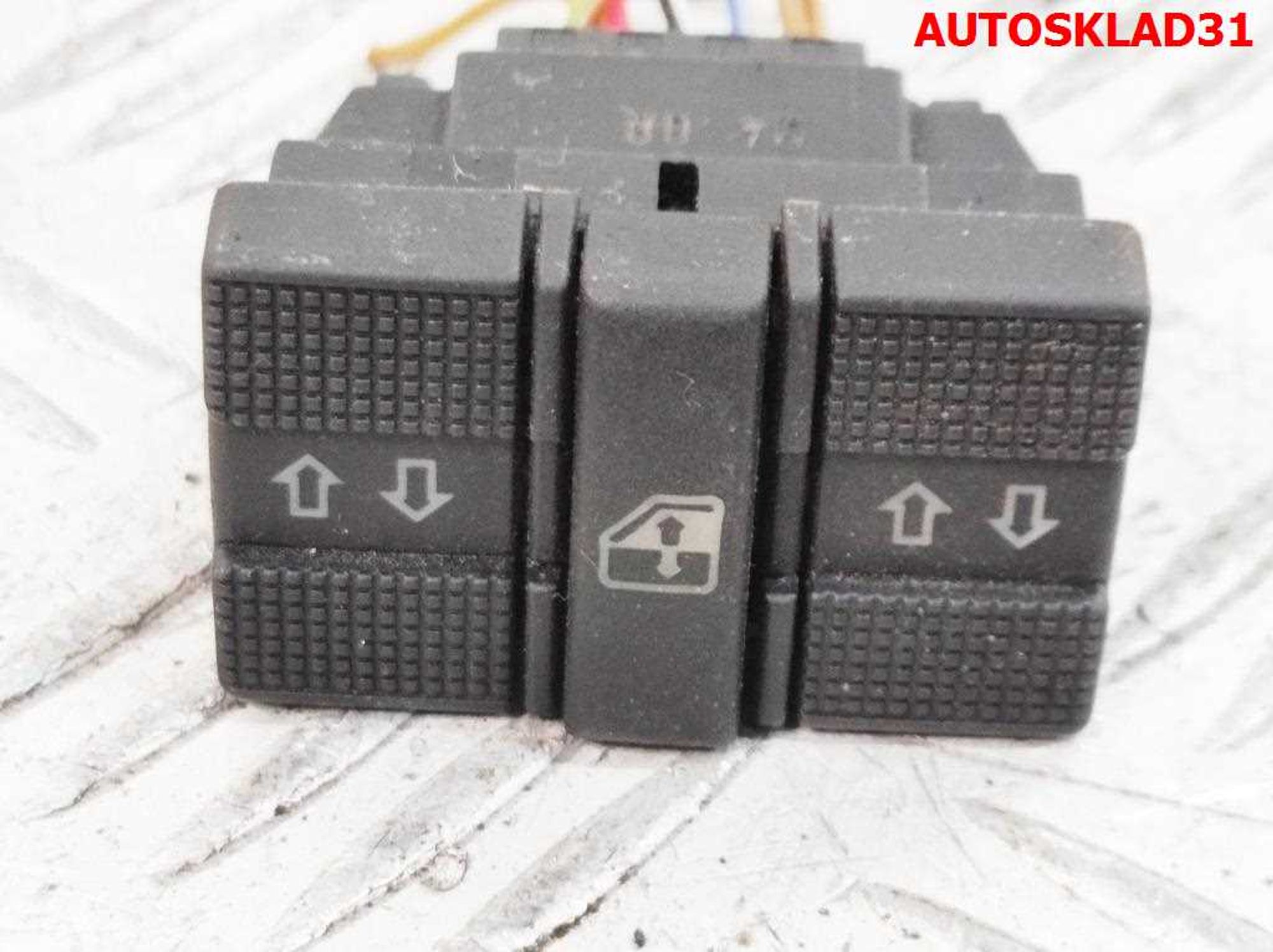 Кнопка стеклоподъемника Volkswagen Golf 3 1H0959855A - АвтоСклад31.рф - авторазборка контрактные б/у запчасти в г. Белгород Кнопка стеклоподъемника Volkswagen Golf 3 1H0959855A - АвтоСклад31.рф - авторазборка контрактные б/у запчасти в г. Белгород