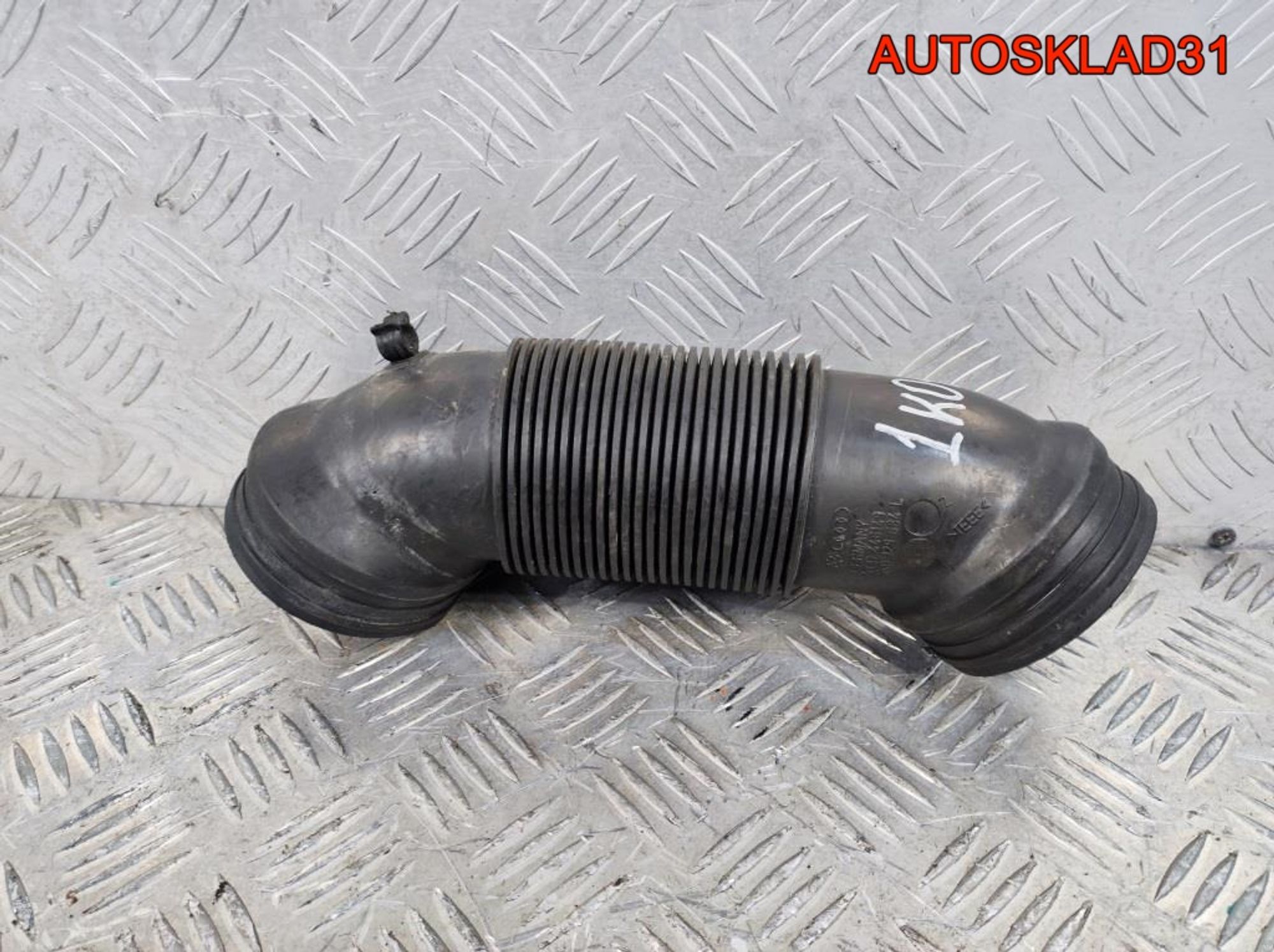 Патрубок воздушного фильтра Passat B6 1K0129684L - АвтоСклад31.рф - авторазборка контрактные б/у запчасти в г. Белгород Патрубок воздушного фильтра Passat B6 1K0129684L - АвтоСклад31.рф - авторазборка контрактные б/у запчасти в г. Белгород