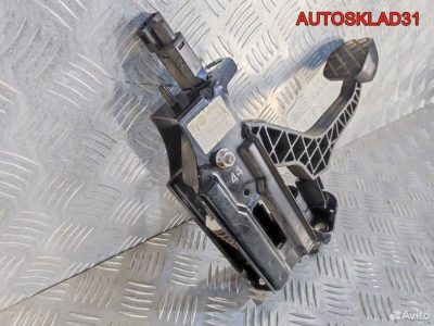 Педаль сцепления в сборе VW Golf 4 1J1721321C - АвтоСклад31.рф - авторазборка контрактные б/у запчасти в г. Белгород
