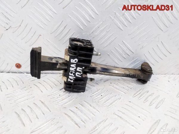 Кронштейн ручки передней правой Renault Megane 2 - АвтоСклад31.рф - авторазборка контрактные б/у запчасти в г. Белгород