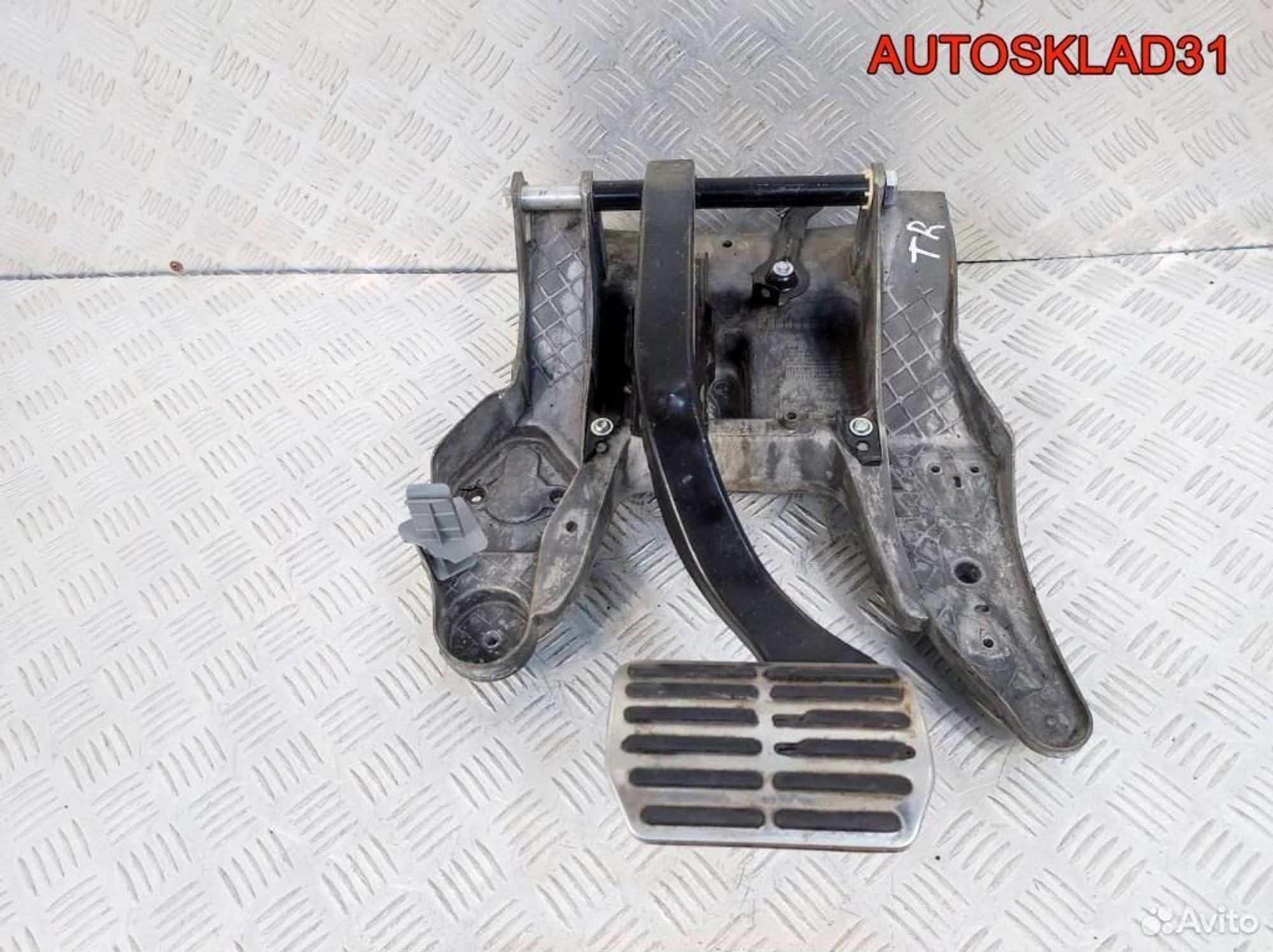 Педаль тормоза АКПП VW Touareg 7L0723142B - АвтоСклад31.рф - авторазборка контрактные б/у запчасти в г. Белгород Педаль тормоза АКПП VW Touareg 7L0723142B - АвтоСклад31.рф - авторазборка контрактные б/у запчасти в г. Белгород