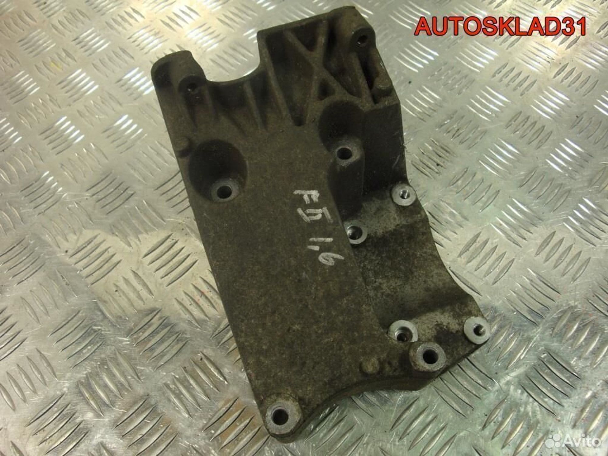 Кронштейн кондиционера Ford Focus 2 4M5Q19D624CC - АвтоСклад31.рф - авторазборка контрактные б/у запчасти в г. Белгород Кронштейн кондиционера Ford Focus 2 4M5Q19D624CC - АвтоСклад31.рф - авторазборка контрактные б/у запчасти в г. Белгород