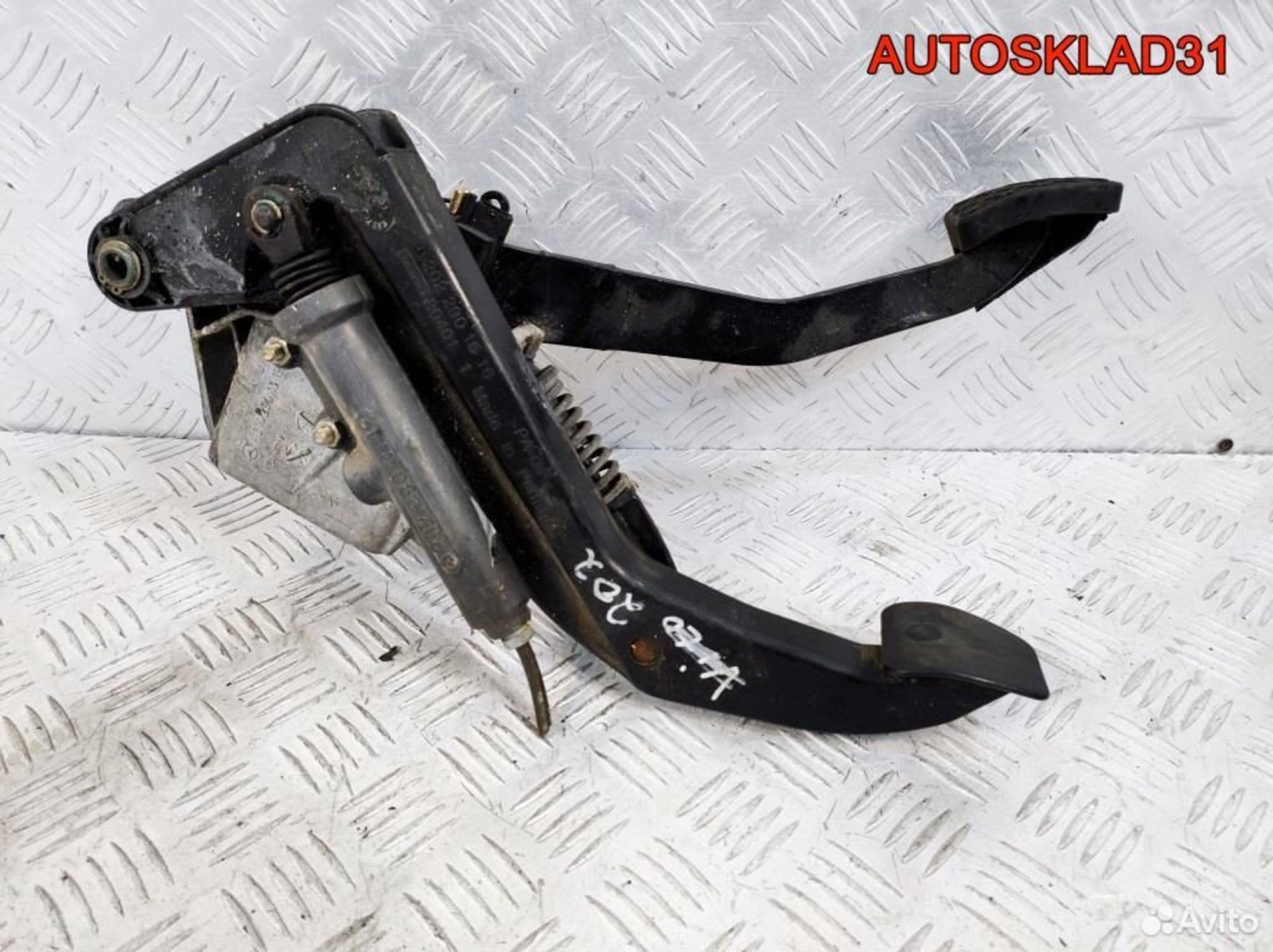 Блок педалей МКПП Mercedes Benz W202 A2022901516 - АвтоСклад31.рф - авторазборка контрактные б/у запчасти в г. Белгород Блок педалей МКПП Mercedes Benz W202 A2022901516 - АвтоСклад31.рф - авторазборка контрактные б/у запчасти в г. Белгород