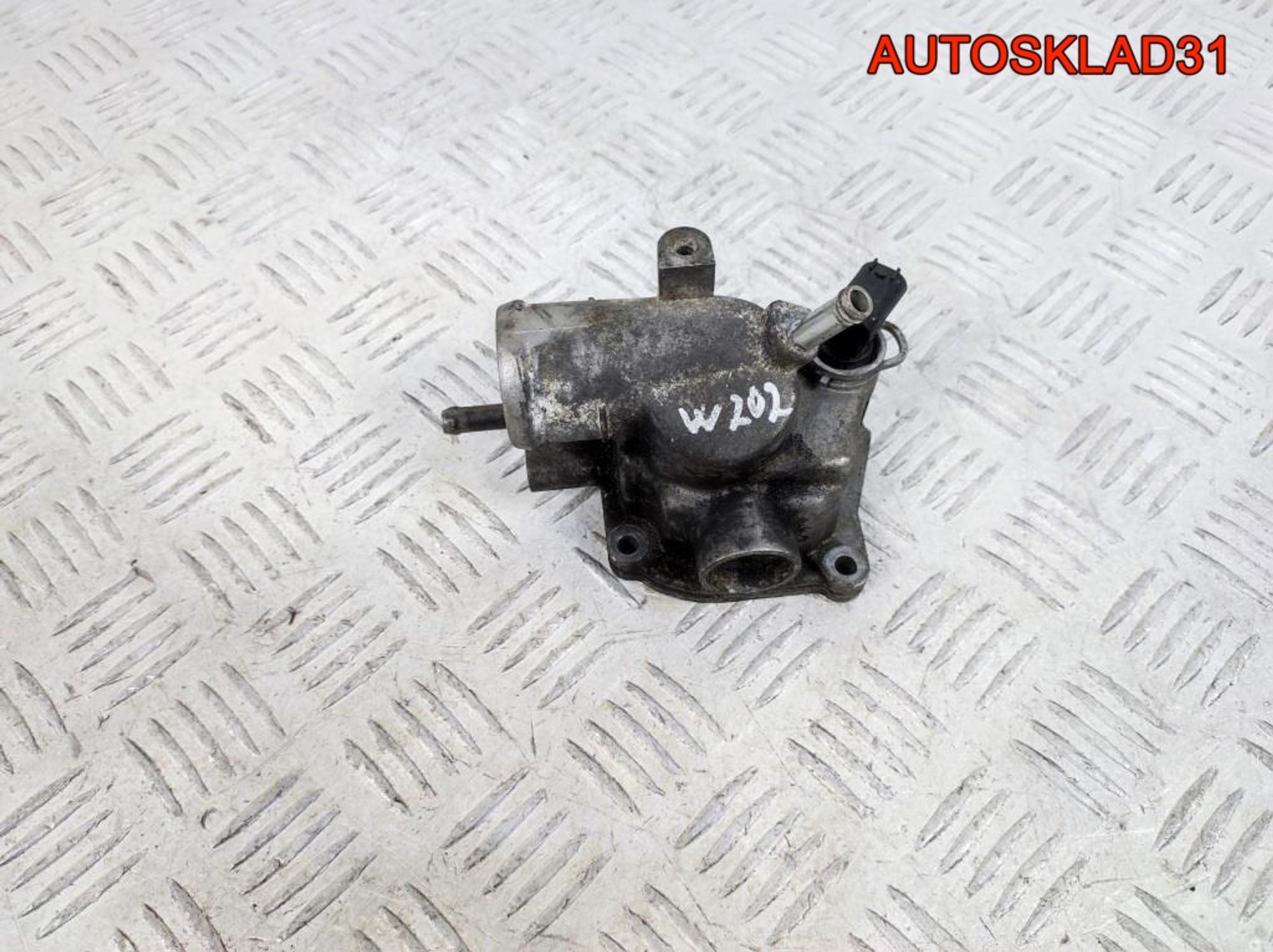 Корпус термостата Mercedes Benz W202 A6112031275 - АвтоСклад31.рф - авторазборка контрактные б/у запчасти в г. Белгород Корпус термостата Mercedes Benz W202 A6112031275 - АвтоСклад31.рф - авторазборка контрактные б/у запчасти в г. Белгород