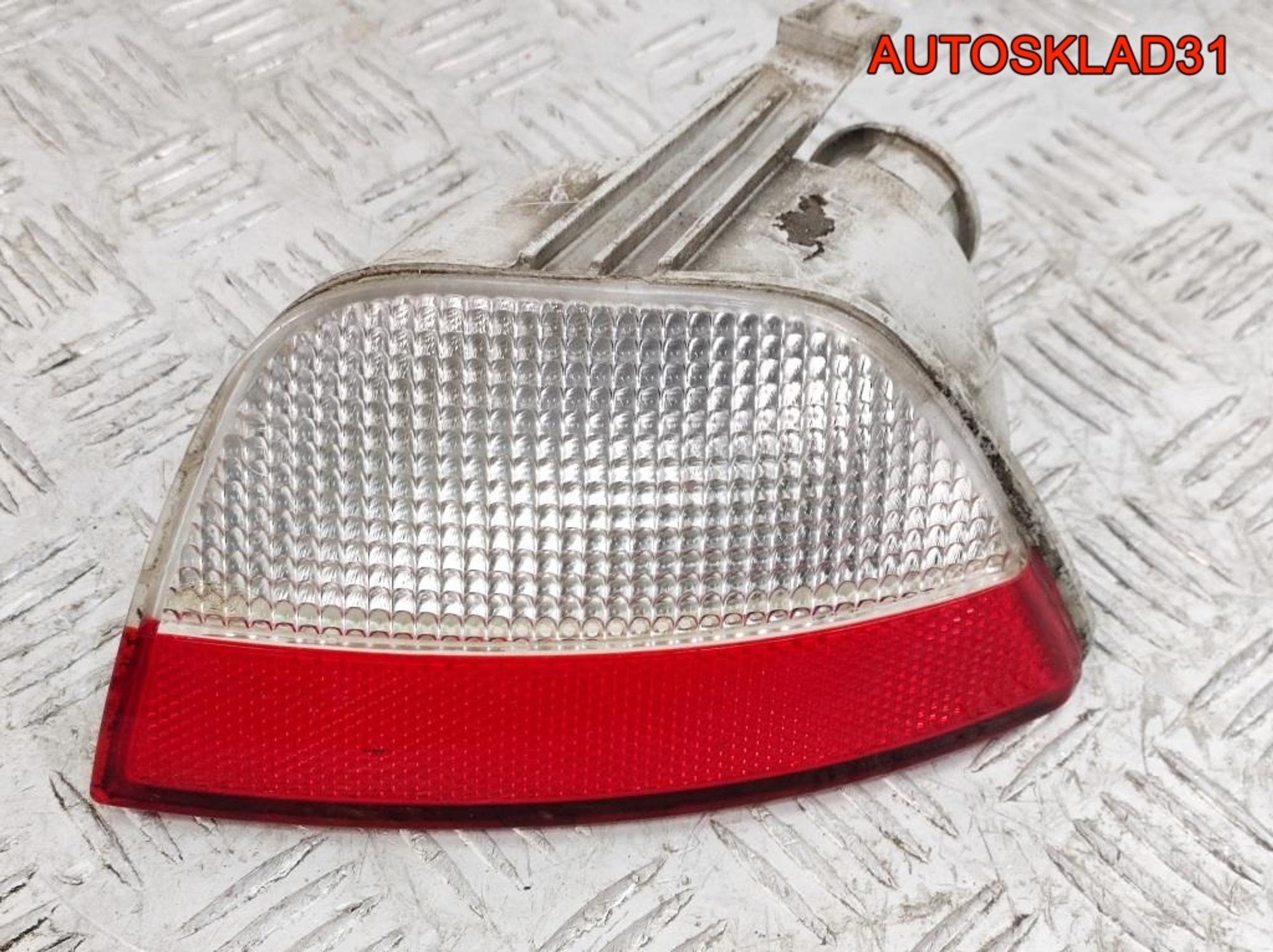 Фонарь задний в бампер левый Ford Focus 2 5M5115K273AA - АвтоСклад31.рф - авторазборка контрактные б/у запчасти в г. Белгород Фонарь задний в бампер левый Ford Focus 2 5M5115K273AA - АвтоСклад31.рф - авторазборка контрактные б/у запчасти в г. Белгород