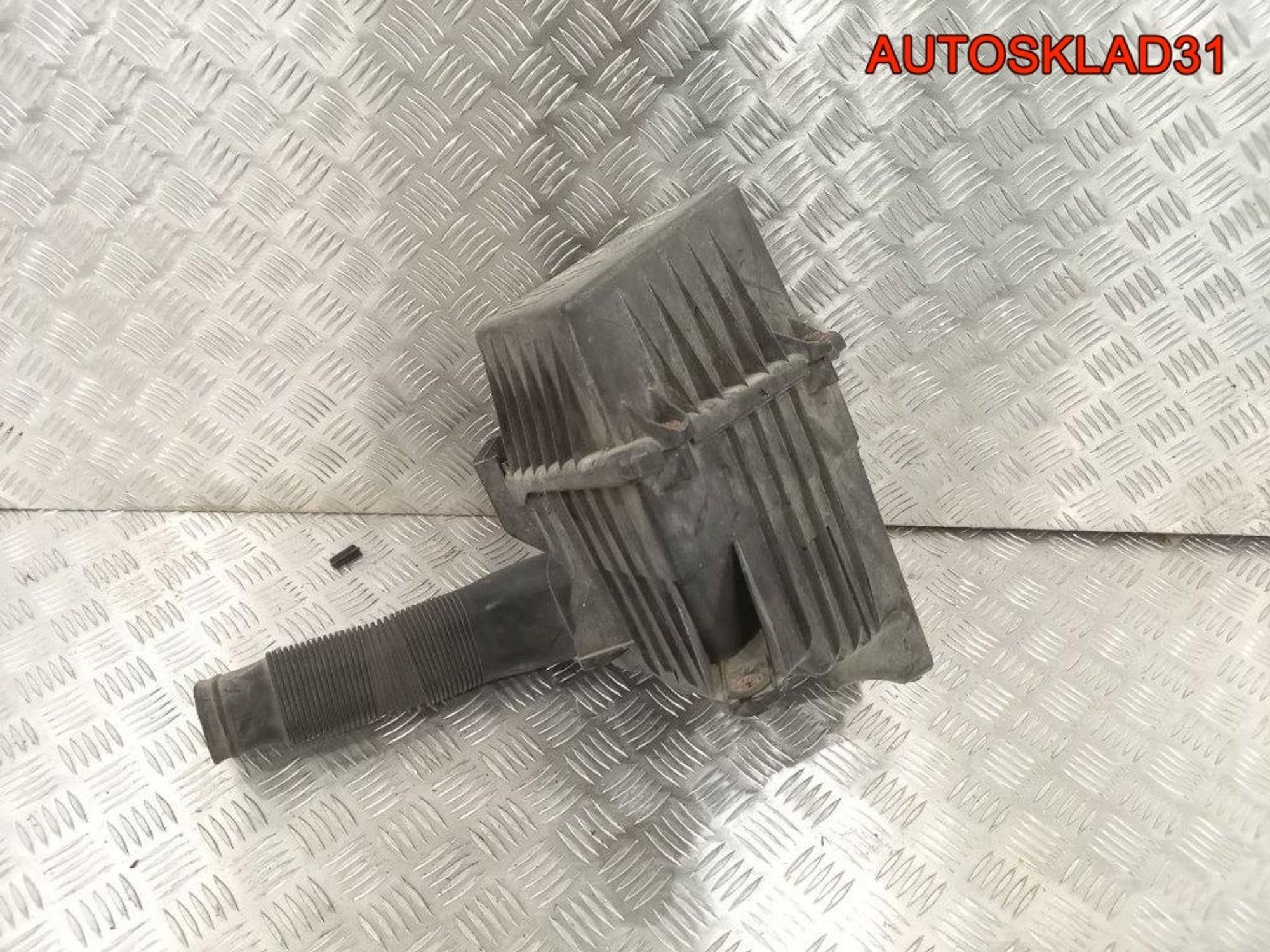 Корпус воздушного фильтра Skoda Fabia 6Q0129607AE - АвтоСклад31.рф - авторазборка контрактные б/у запчасти в г. Белгород Корпус воздушного фильтра Skoda Fabia 6Q0129607AE - АвтоСклад31.рф - авторазборка контрактные б/у запчасти в г. Белгород