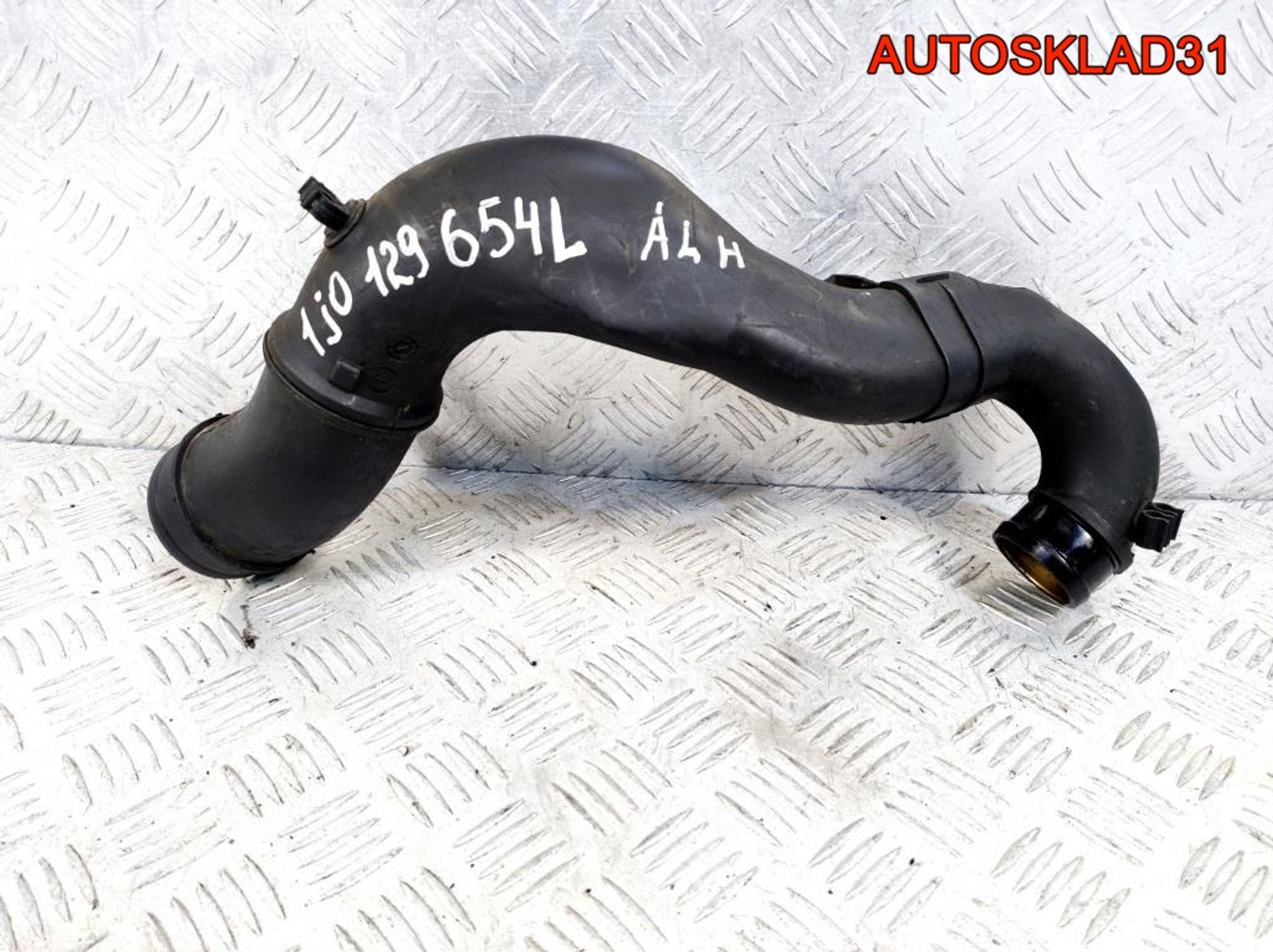 Патрубок воздушного фильтра VW Golf Mk4 1J0129654L - АвтоСклад31.рф - авторазборка контрактные б/у запчасти в г. Белгород Патрубок воздушного фильтра VW Golf Mk4 1J0129654L - АвтоСклад31.рф - авторазборка контрактные б/у запчасти в г. Белгород