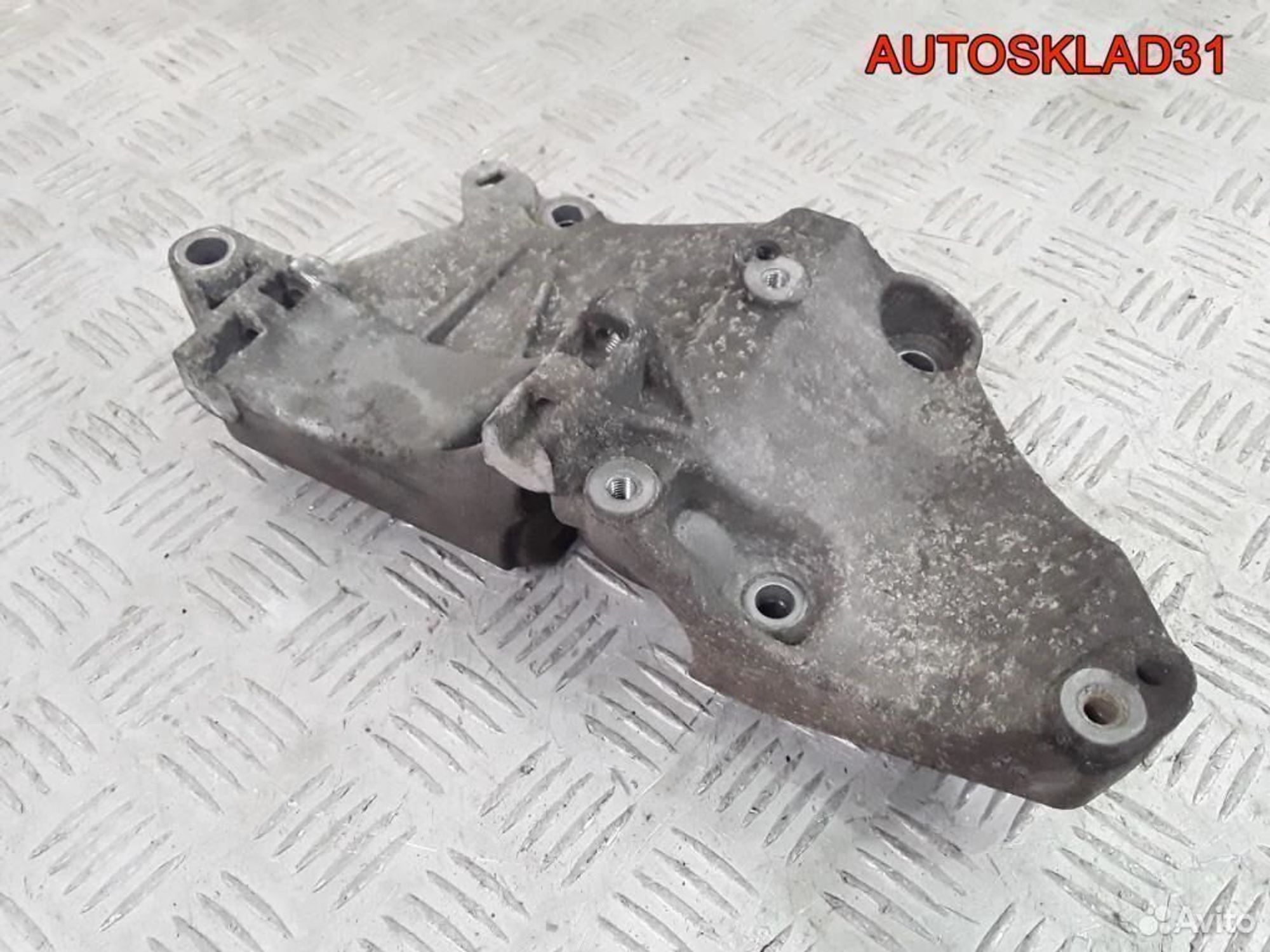 Кронштейн генератора Renault Megane 2 8200100148 - АвтоСклад31.рф - авторазборка контрактные б/у запчасти в г. Белгород Кронштейн генератора Renault Megane 2 8200100148 - АвтоСклад31.рф - авторазборка контрактные б/у запчасти в г. Белгород