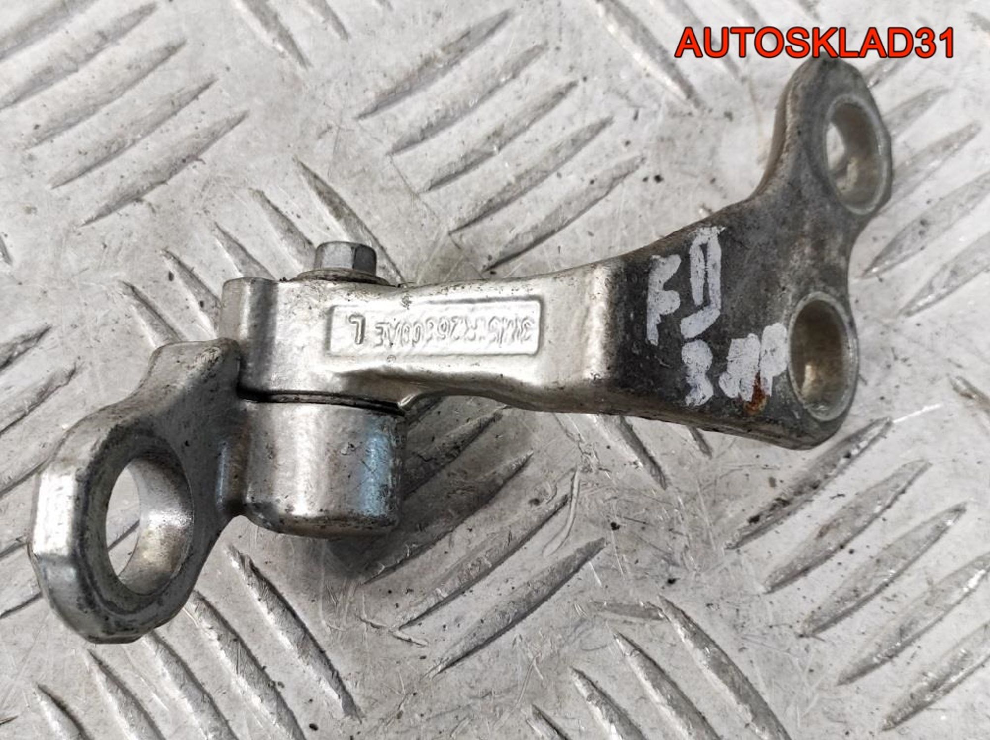 Петля двери задней правой верхняя Ford Focus 2 - АвтоСклад31.рф - авторазборка контрактные б/у запчасти в г. Белгород Петля двери задней правой верхняя Ford Focus 2 - АвтоСклад31.рф - авторазборка контрактные б/у запчасти в г. Белгород