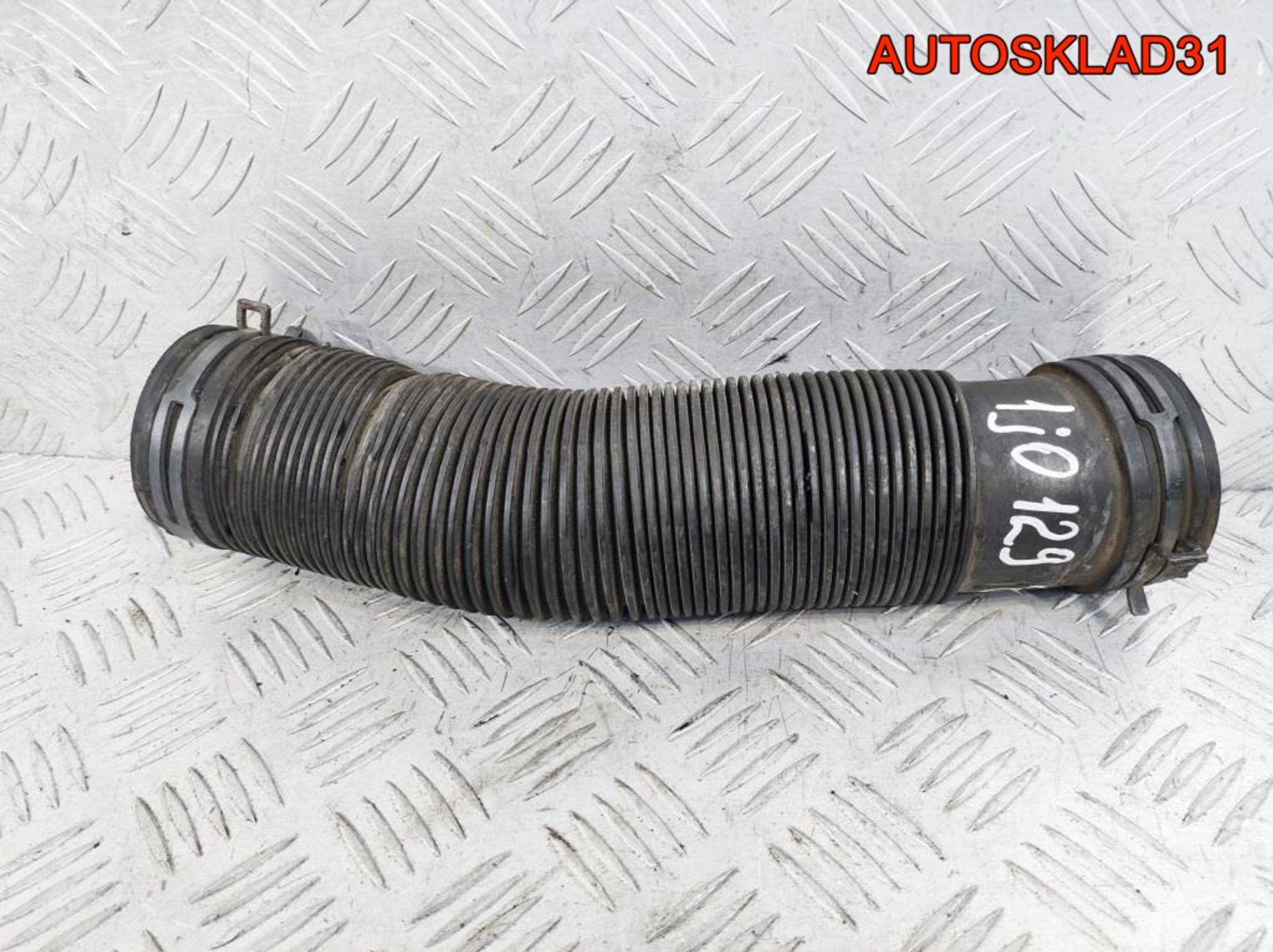 Патрубок воздушного фильтра VW Golf 4 1J0129684J - АвтоСклад31.рф - авторазборка контрактные б/у запчасти в г. Белгород Патрубок воздушного фильтра VW Golf 4 1J0129684J - АвтоСклад31.рф - авторазборка контрактные б/у запчасти в г. Белгород