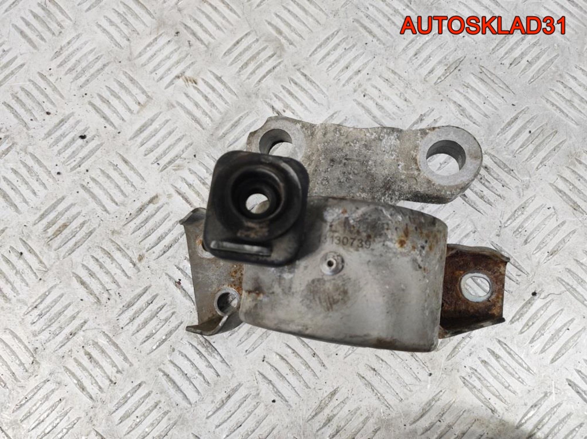 Опора двигателя правая Opel Corsa D 13130739 - АвтоСклад31.рф - авторазборка контрактные б/у запчасти в г. Белгород Опора двигателя правая Opel Corsa D 13130739 - АвтоСклад31.рф - авторазборка контрактные б/у запчасти в г. Белгород