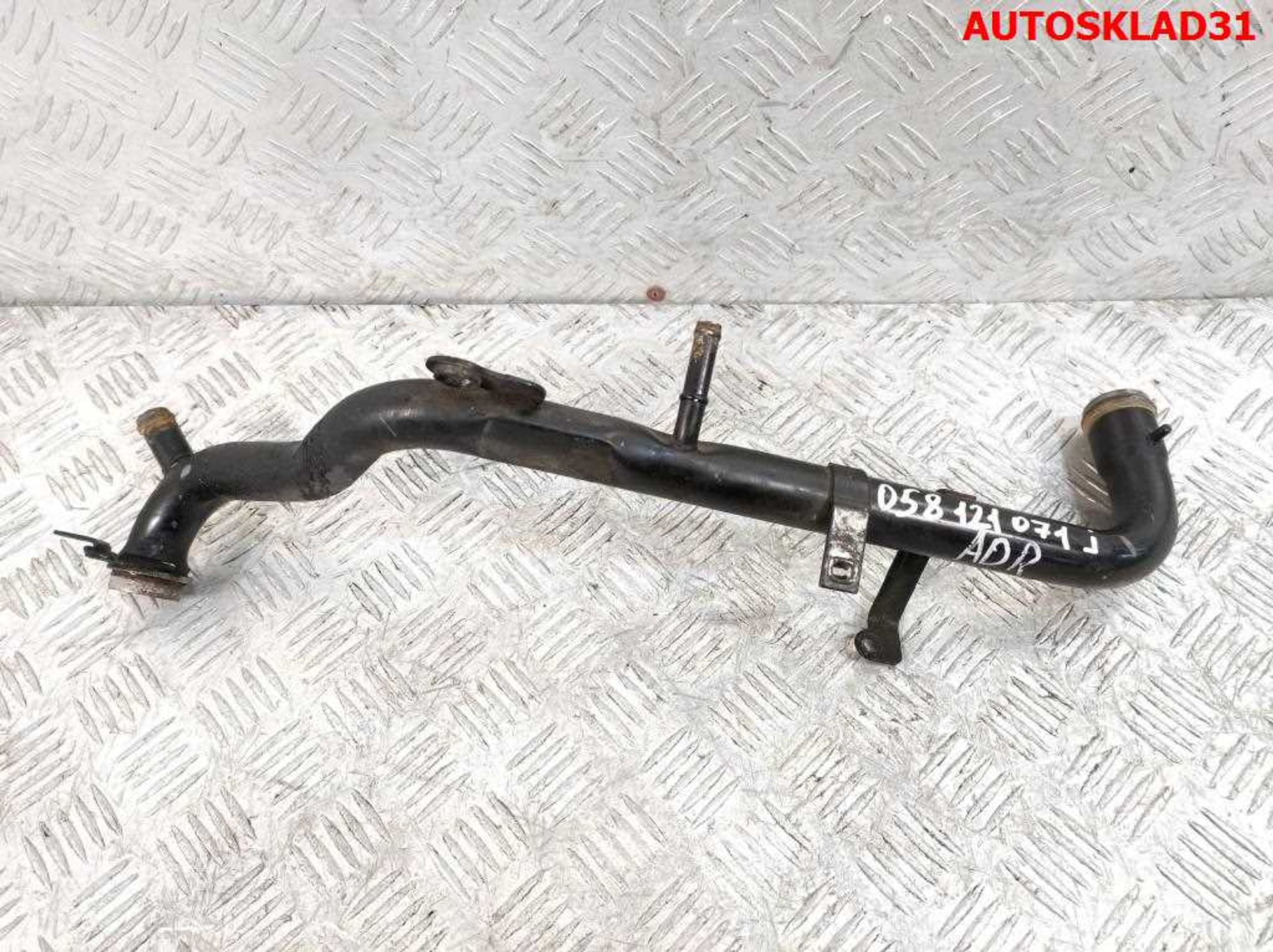 Трубка охлаждающей жидкости VW Passat B5 1,8 ADR 058121071J - АвтоСклад31.рф - авторазборка контрактные б/у запчасти в г. Белгород Трубка охлаждающей жидкости VW Passat B5 1,8 ADR 058121071J - АвтоСклад31.рф - авторазборка контрактные б/у запчасти в г. Белгород