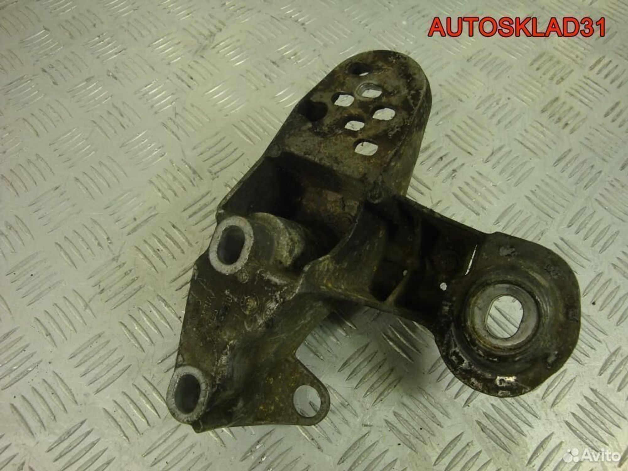 Кронштейн опоры двигателя левый Audi A6 C5 4B0199351B - АвтоСклад31.рф - авторазборка контрактные б/у запчасти в г. Белгород Кронштейн опоры двигателя левый Audi A6 C5 4B0199351B - АвтоСклад31.рф - авторазборка контрактные б/у запчасти в г. Белгород