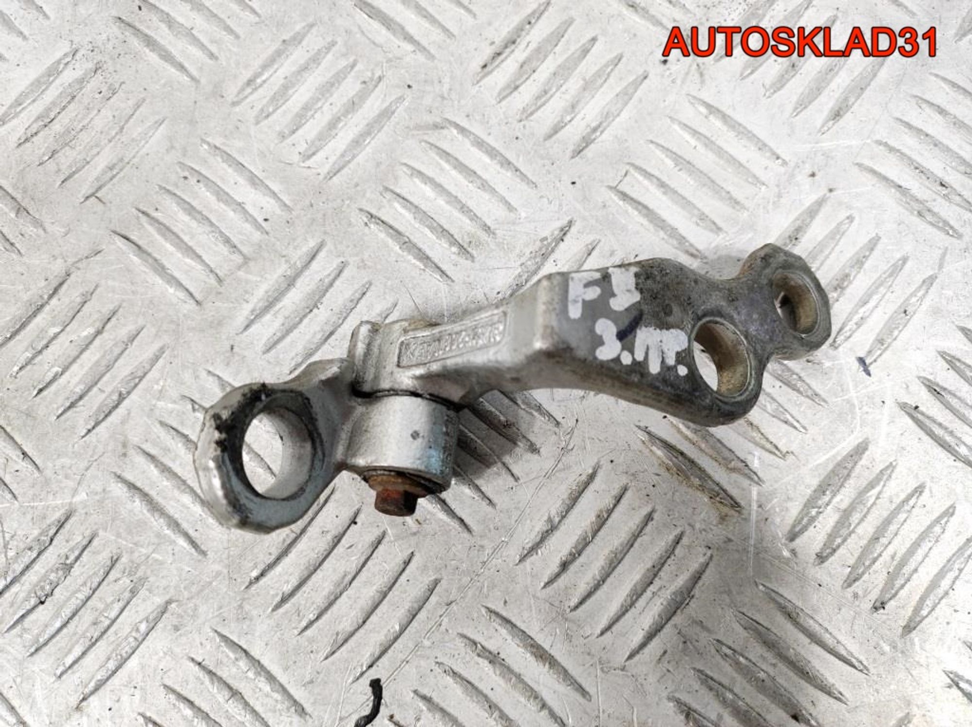 Петля двери задней правой нижняя Ford Focus 2 - АвтоСклад31.рф - авторазборка контрактные б/у запчасти в г. Белгород Петля двери задней правой нижняя Ford Focus 2 - АвтоСклад31.рф - авторазборка контрактные б/у запчасти в г. Белгород