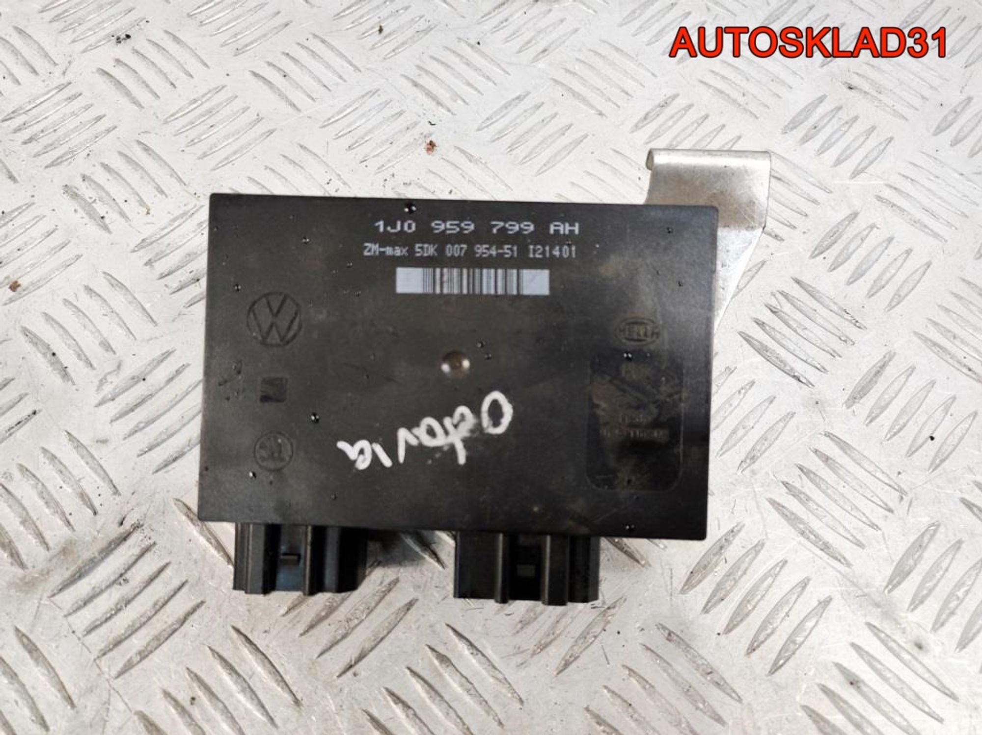 Блок комфорта Volkswagen Golf 4 1J0959799AH - АвтоСклад31.рф - авторазборка контрактные б/у запчасти в г. Белгород Блок комфорта Volkswagen Golf 4 1J0959799AH - АвтоСклад31.рф - авторазборка контрактные б/у запчасти в г. Белгород