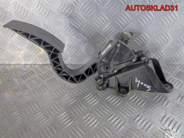 Опора двигателя правая VW Passat B6 1K0199262M - АвтоСклад31.рф - авторазборка контрактные б/у запчасти в г. Белгород