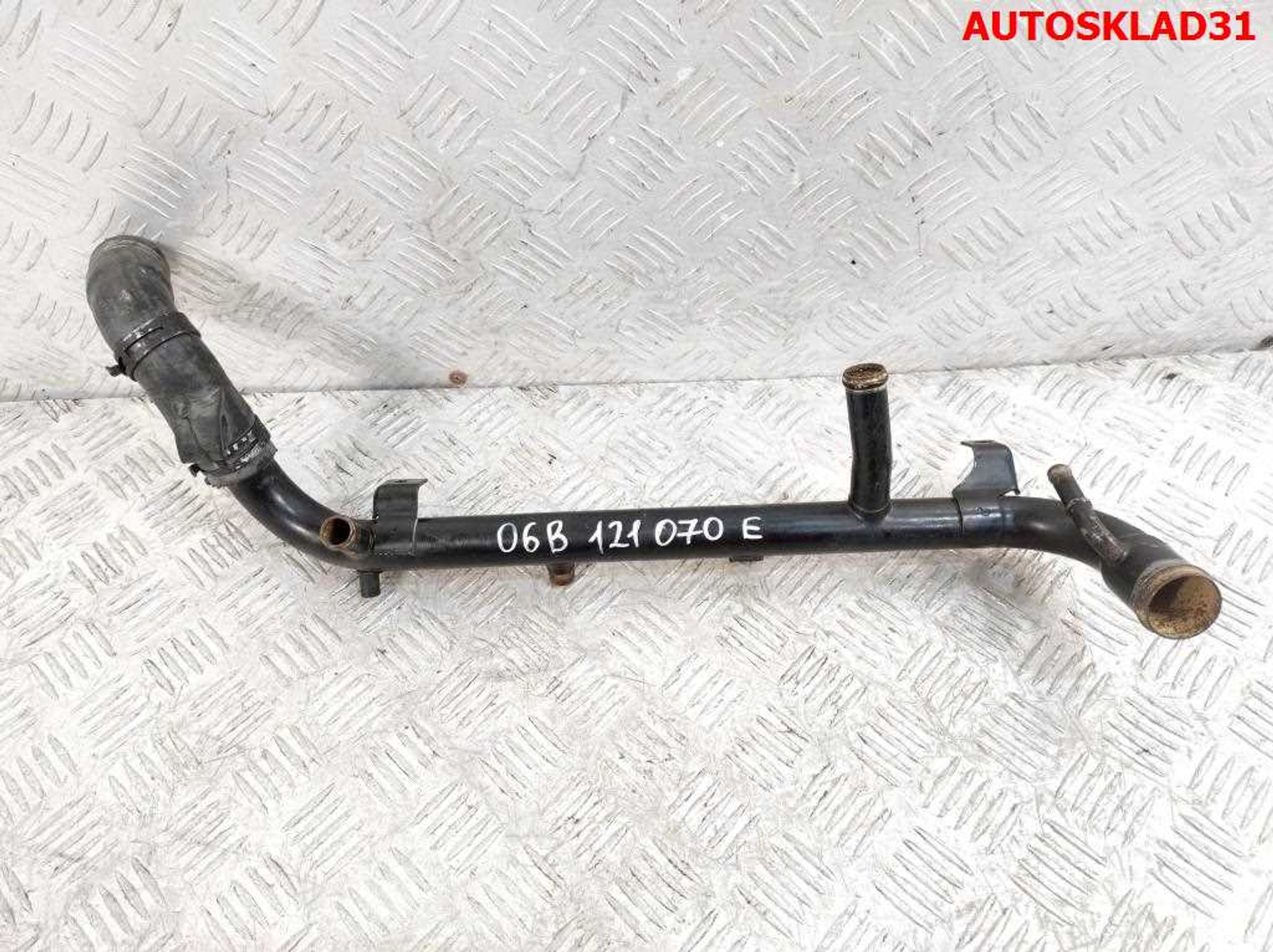 Трубка охлаждающей жидкости Audi A4 B6 1,8 AVJ 06B121070E - АвтоСклад31.рф - авторазборка контрактные б/у запчасти в г. Белгород Трубка охлаждающей жидкости Audi A4 B6 1,8 AVJ 06B121070E - АвтоСклад31.рф - авторазборка контрактные б/у запчасти в г. Белгород