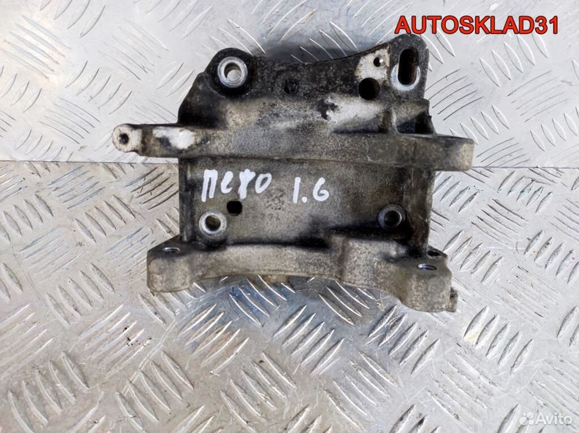 Кронштейн генератора Peugeot 307 9637349380 - АвтоСклад31.рф - авторазборка контрактные б/у запчасти в г. Белгород Кронштейн генератора Peugeot 307 9637349380 - АвтоСклад31.рф - авторазборка контрактные б/у запчасти в г. Белгород