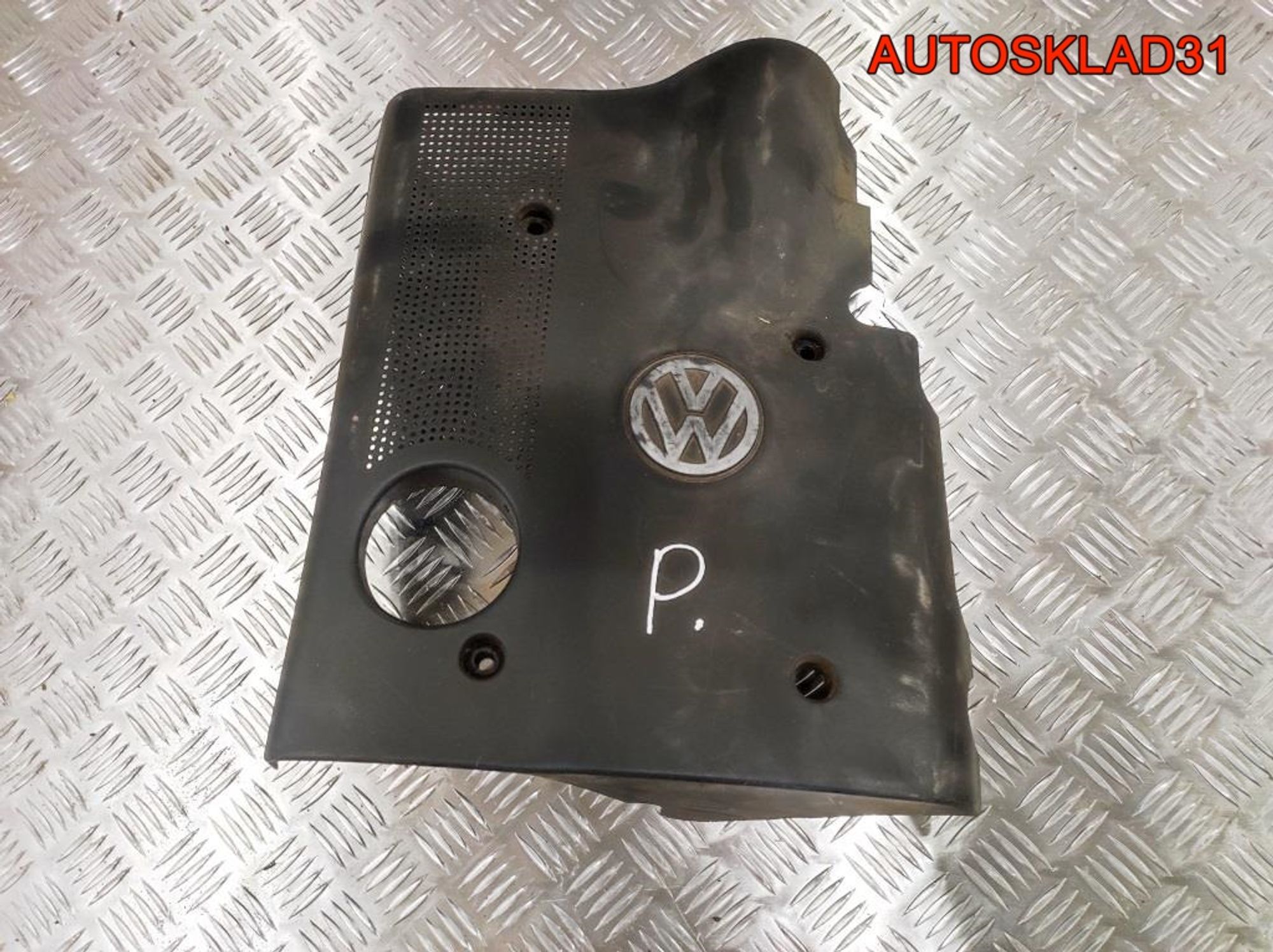 Декоративная крышка двигателя VW Passat B5 06B103935J - АвтоСклад31.рф - авторазборка контрактные б/у запчасти в г. Белгород Декоративная крышка двигателя VW Passat B5 06B103935J - АвтоСклад31.рф - авторазборка контрактные б/у запчасти в г. Белгород